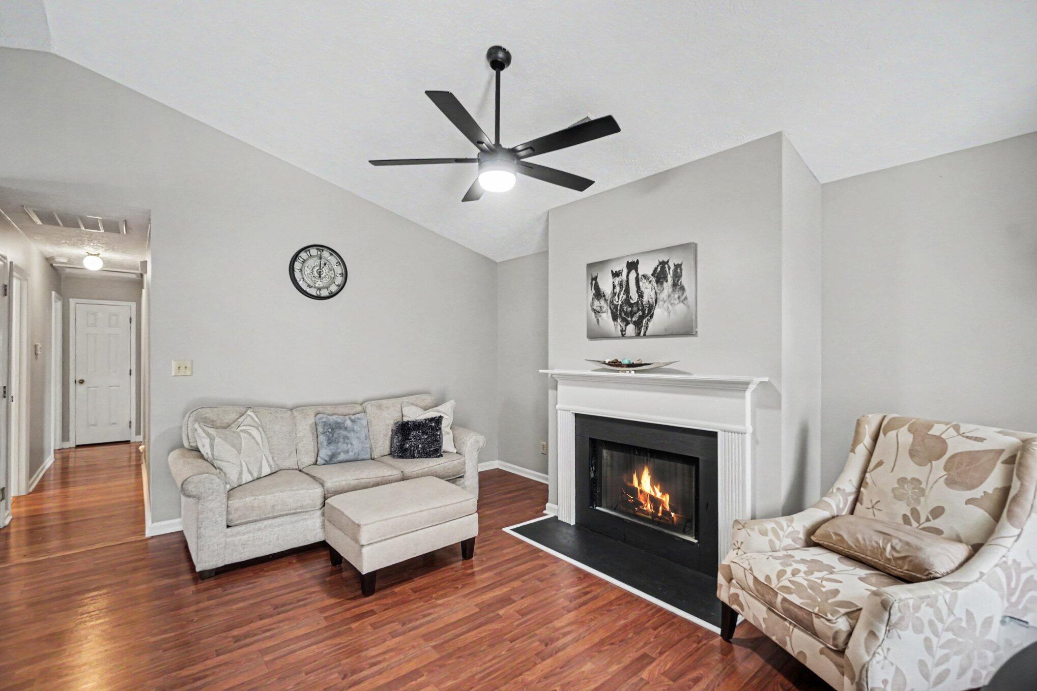 2149 Wilkes Way Property Photo 2