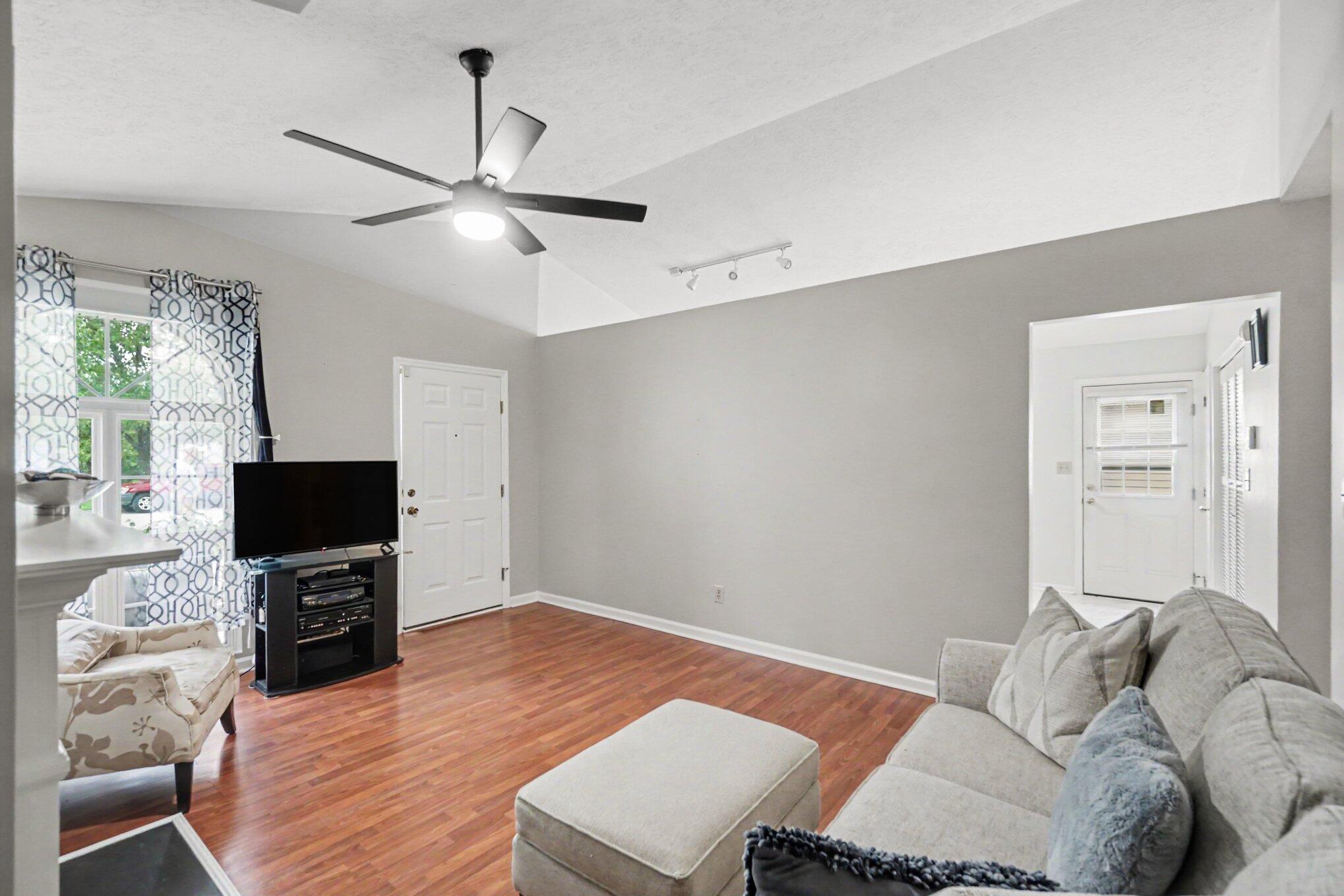 2149 Wilkes Way Property Photo 3