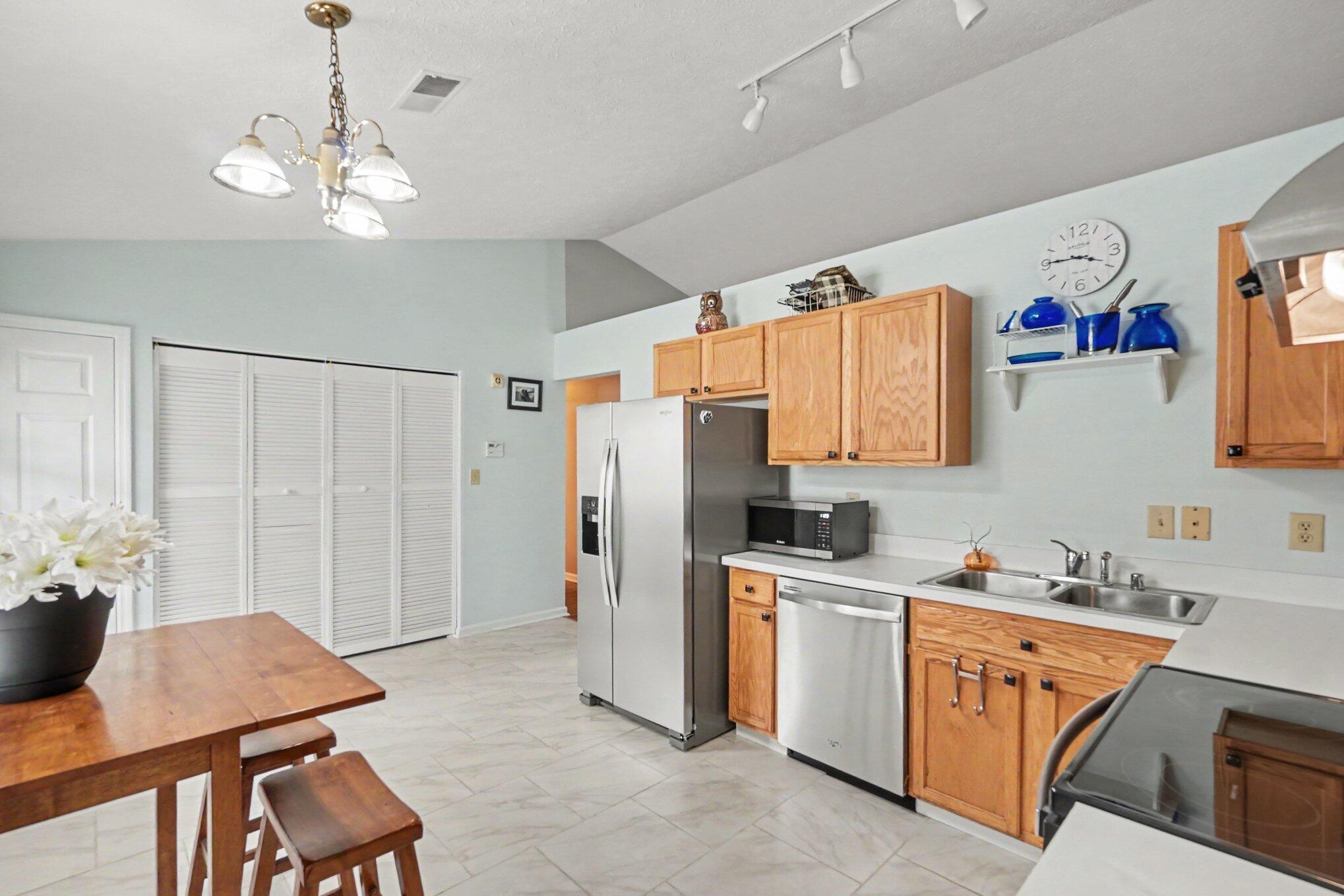 2149 Wilkes Way Property Photo 5