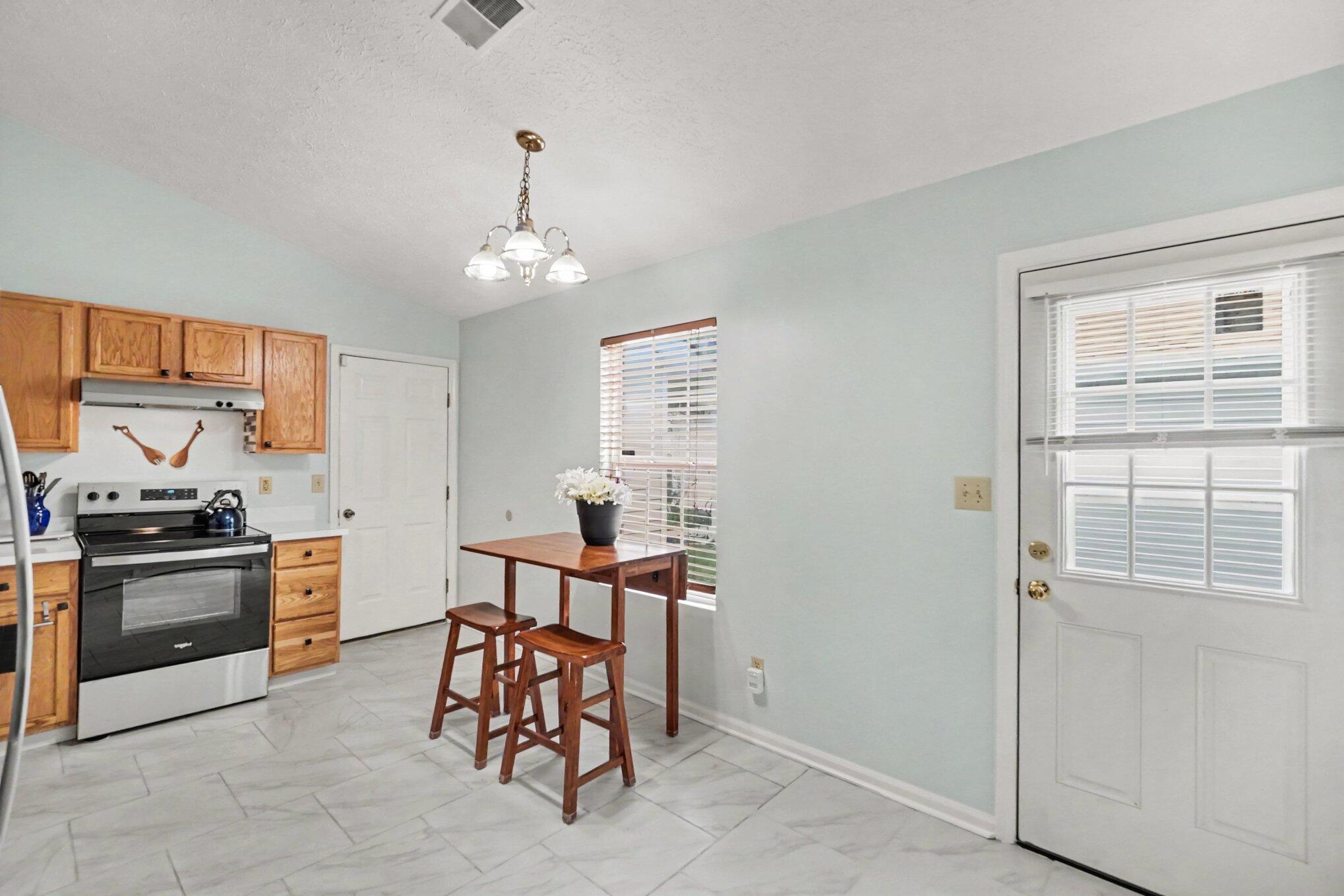 2149 Wilkes Way Property Photo 6