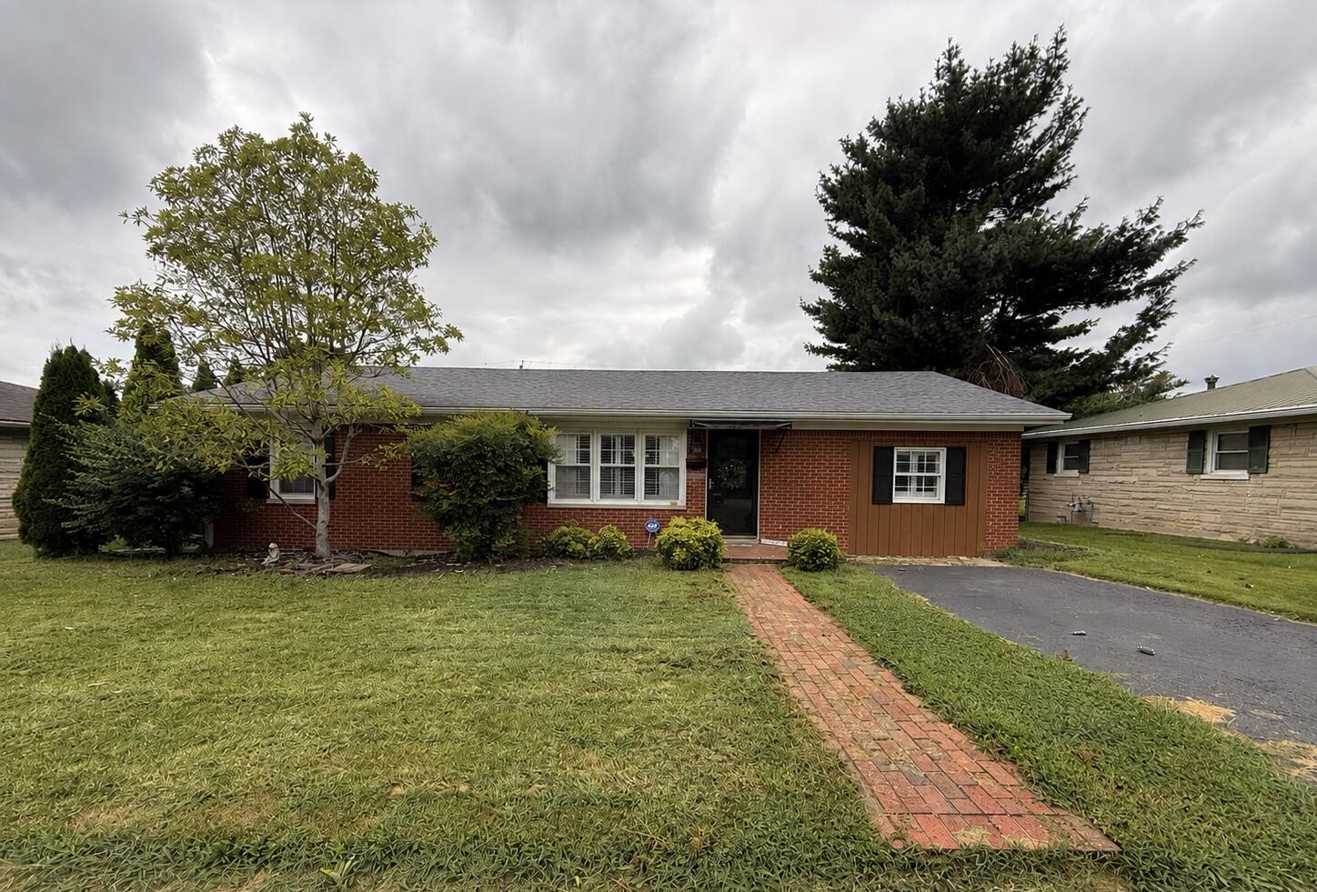 597 Meadowbrook Lane Property Photo 1