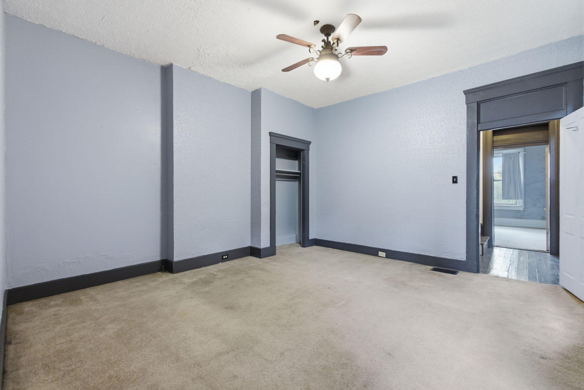 28 W 10th Street Property Photo 4