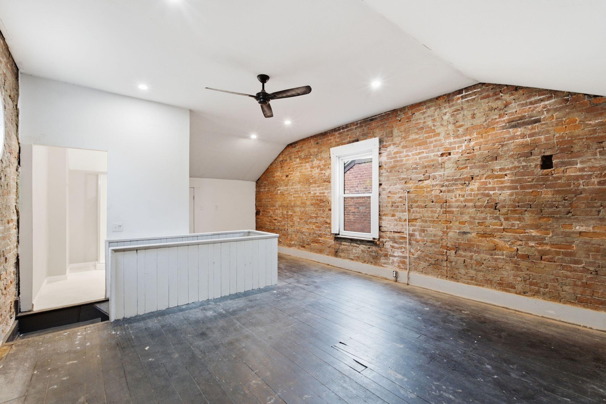28 W 10th Street Property Photo 6