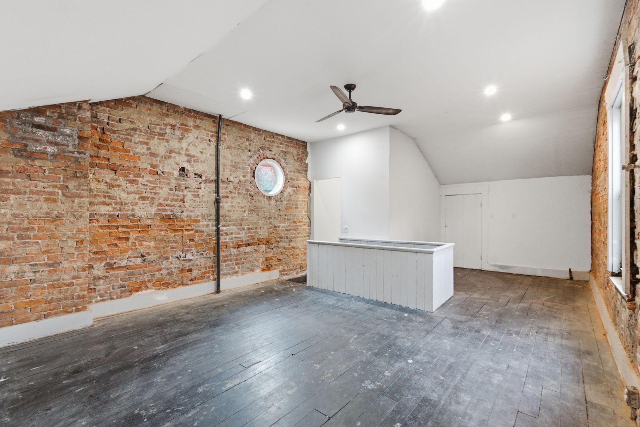 28 W 10th Street Property Photo 11