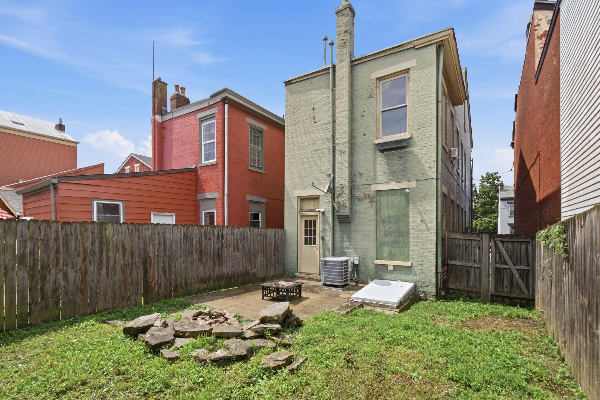 28 W 10th Street Property Photo 13