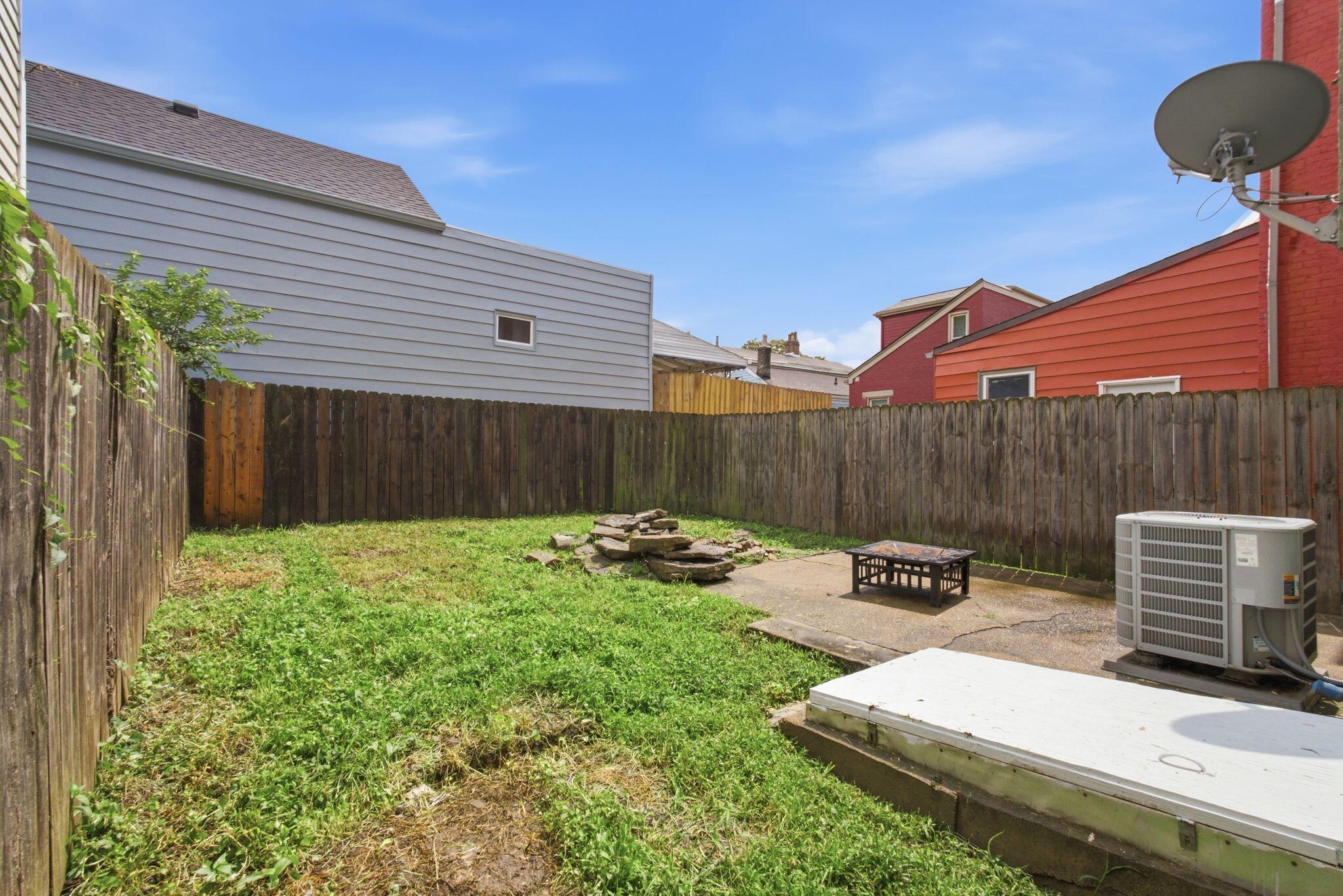 28 W 10th Street Property Photo 14