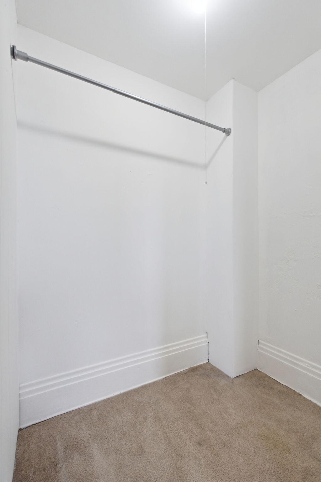 28 W 10th Street Property Photo 39