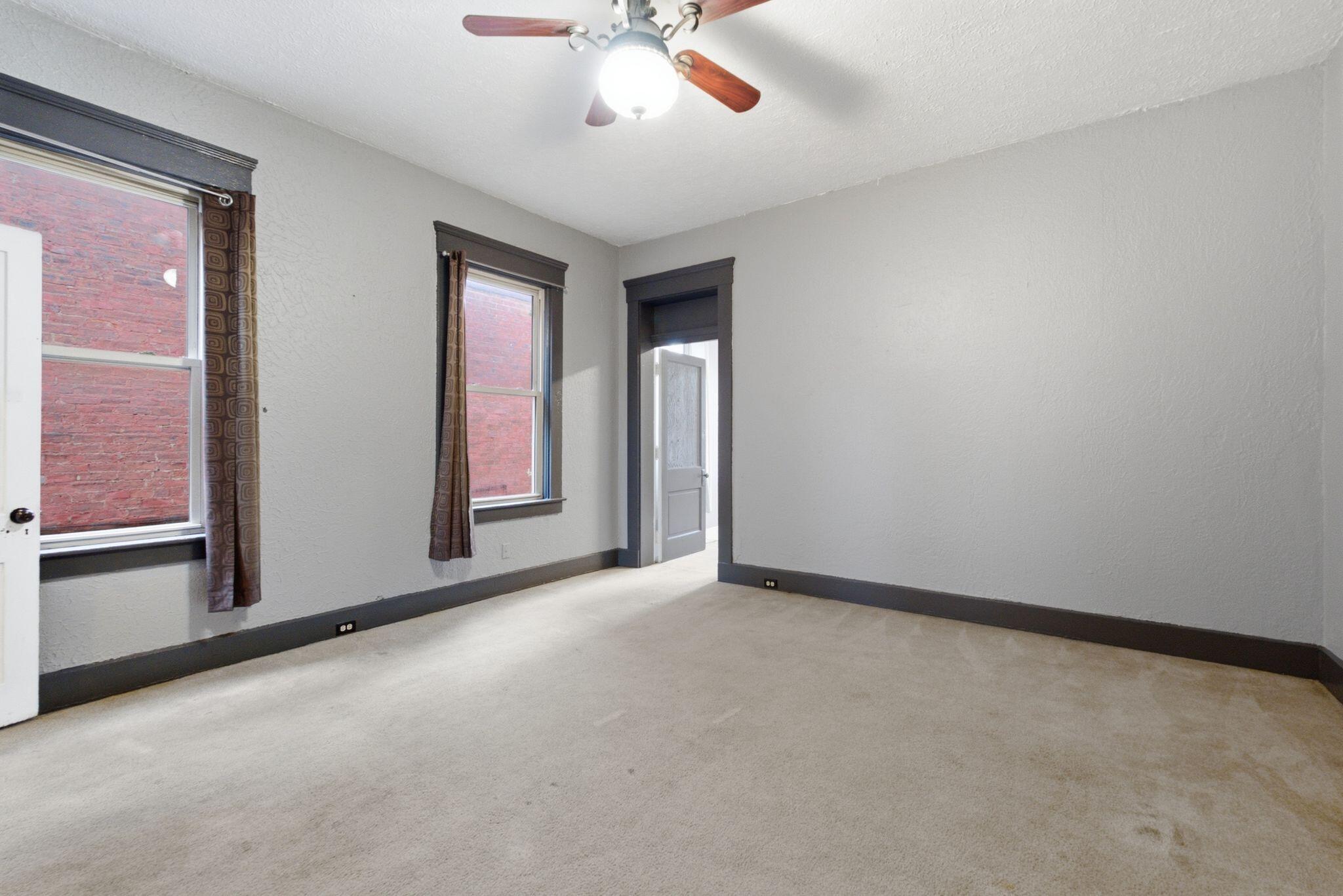 28 W 10th Street Property Photo 41