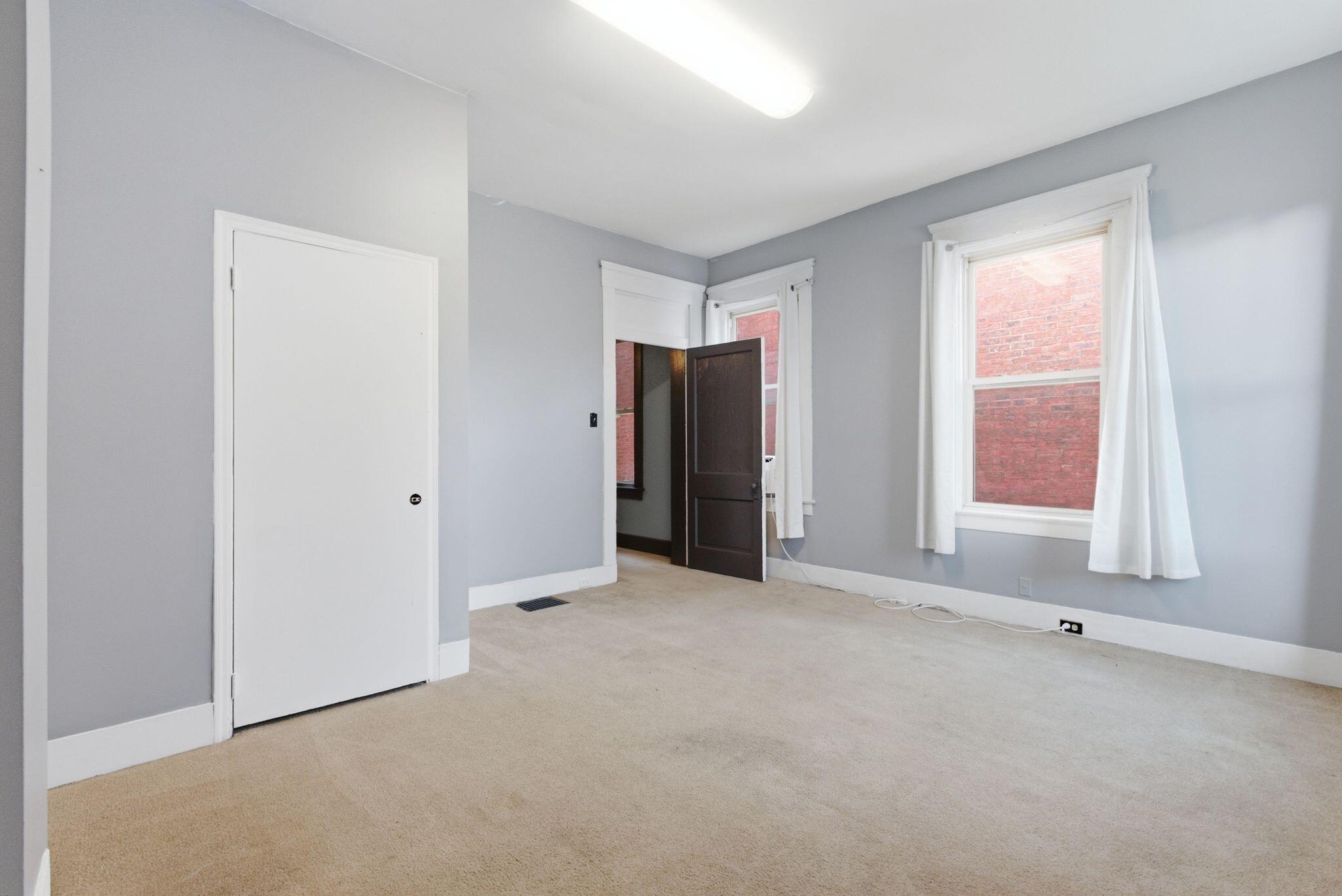 28 W 10th Street Property Photo 45