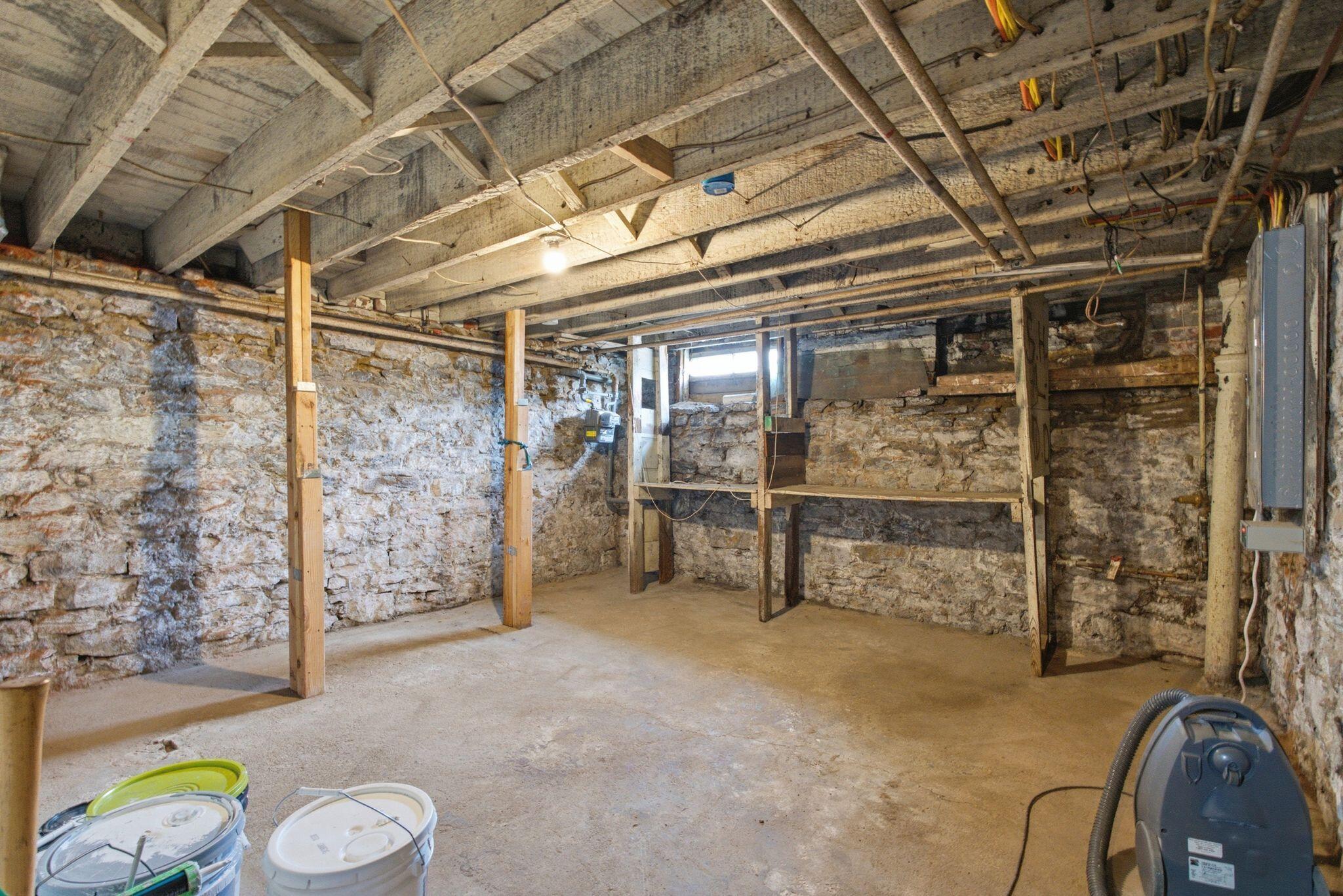 28 W 10th Street Property Photo 47