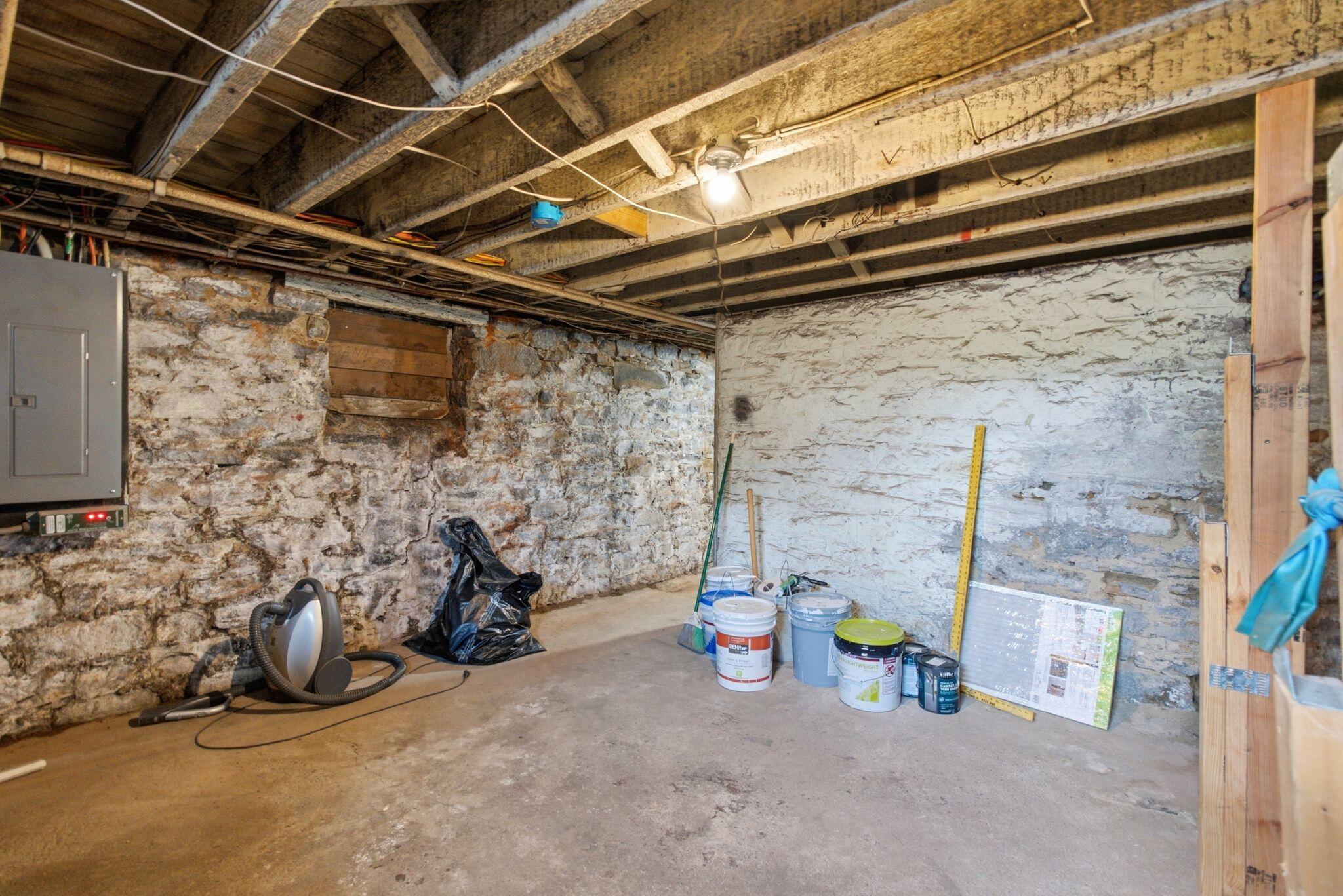 28 W 10th Street Property Photo 48