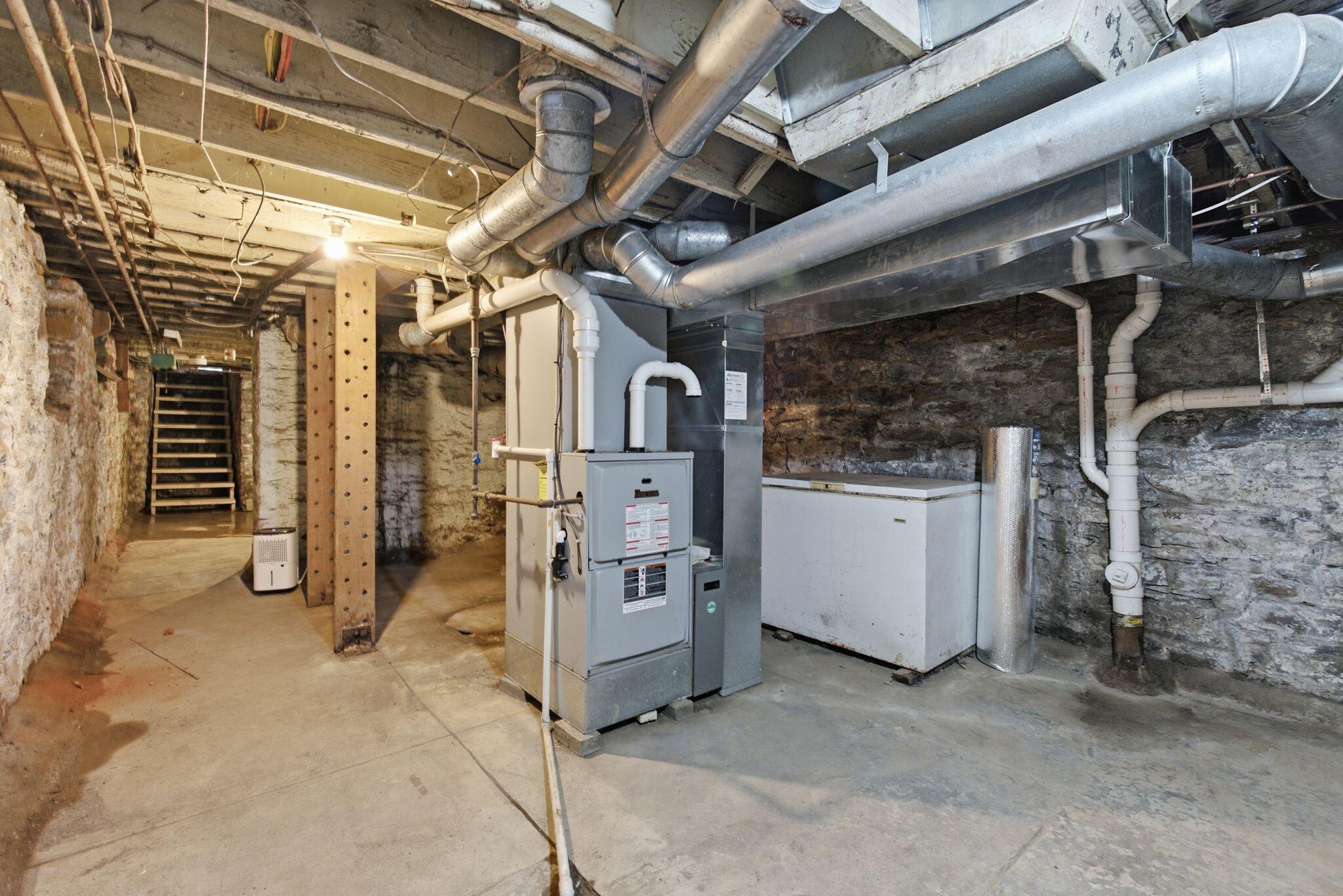 28 W 10th Street Property Photo 50