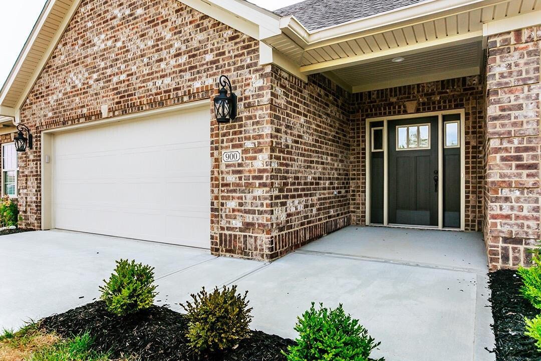 927 Paddock Court Property Photo 4