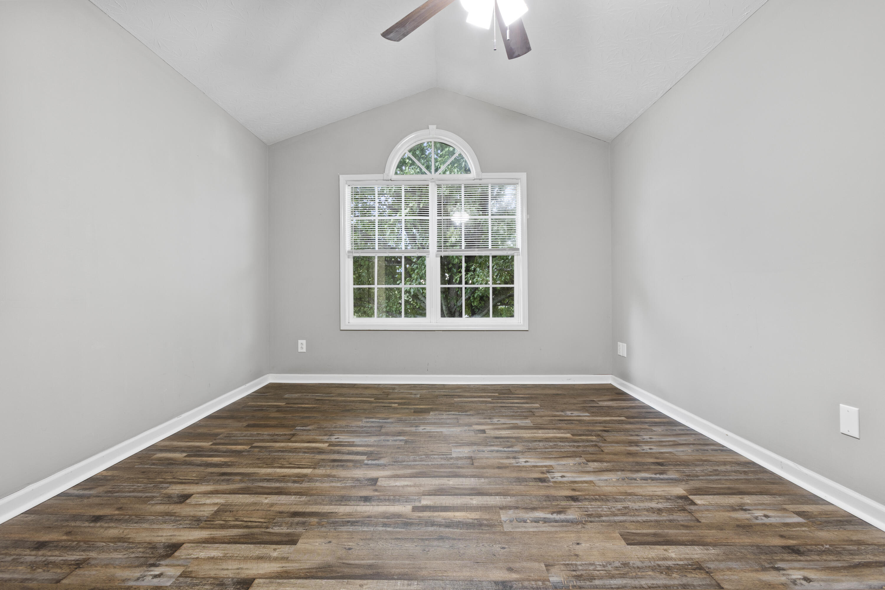 106 Final Turn Circle Property Photo 7