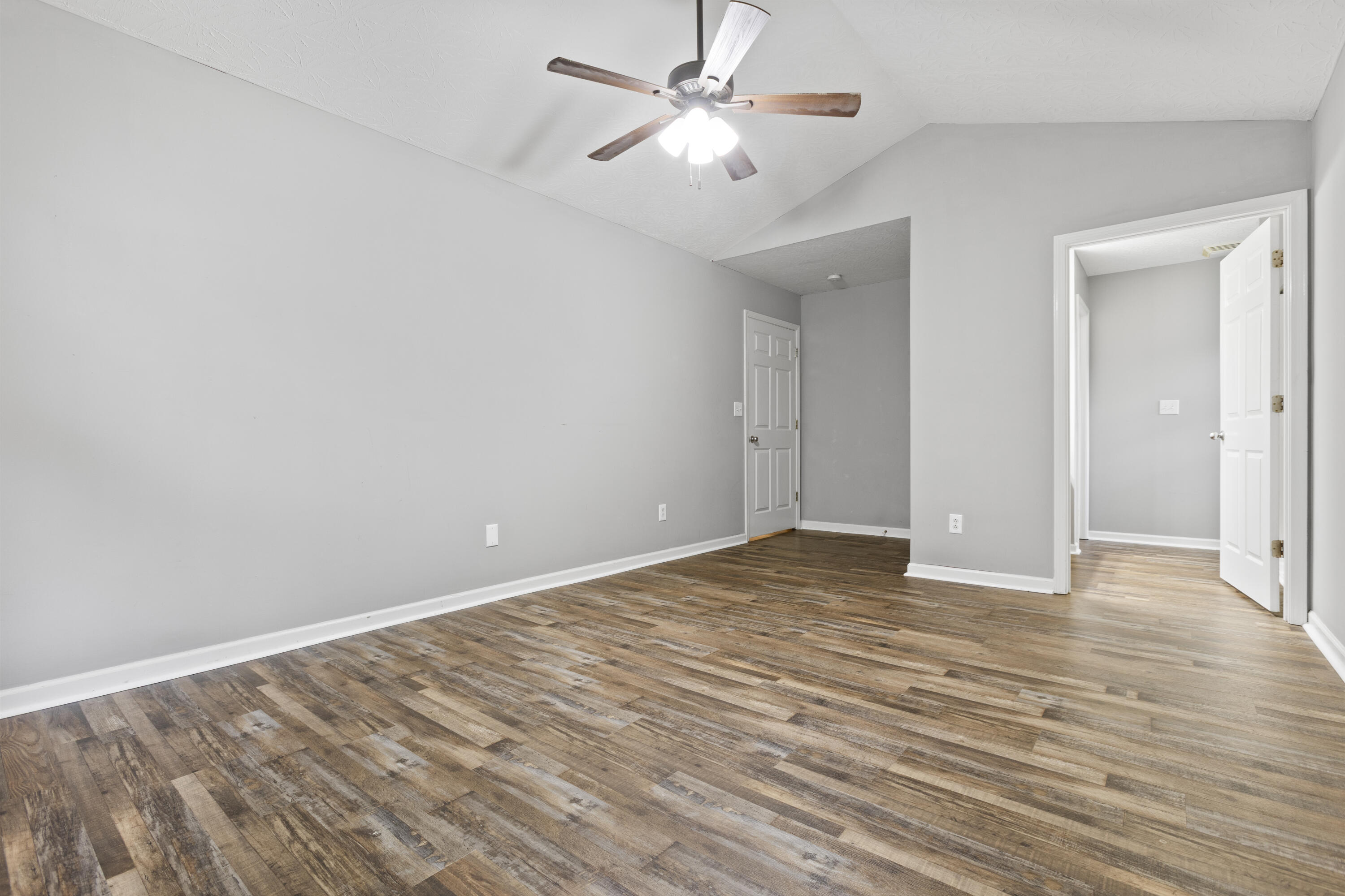 106 Final Turn Circle Property Photo 8