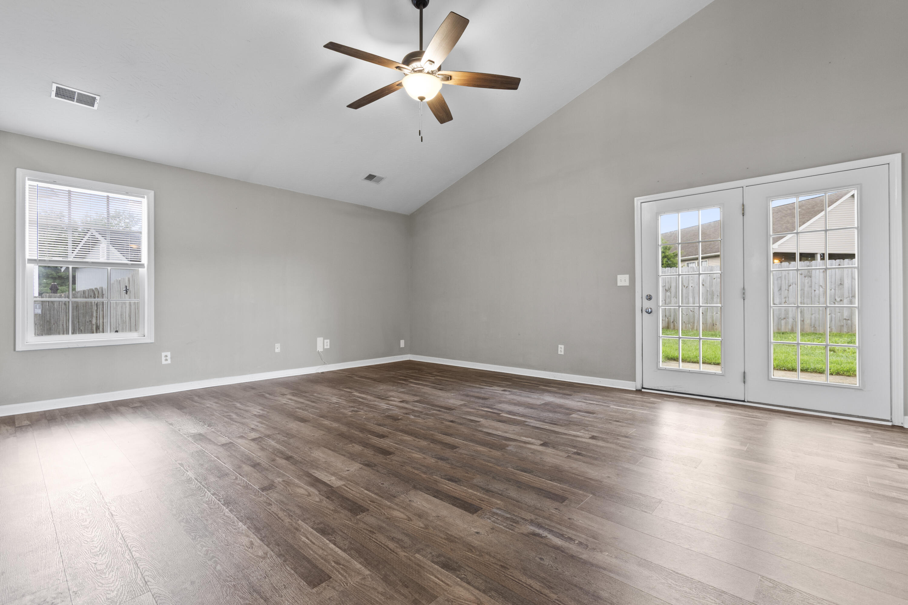 106 Final Turn Circle Property Photo 12