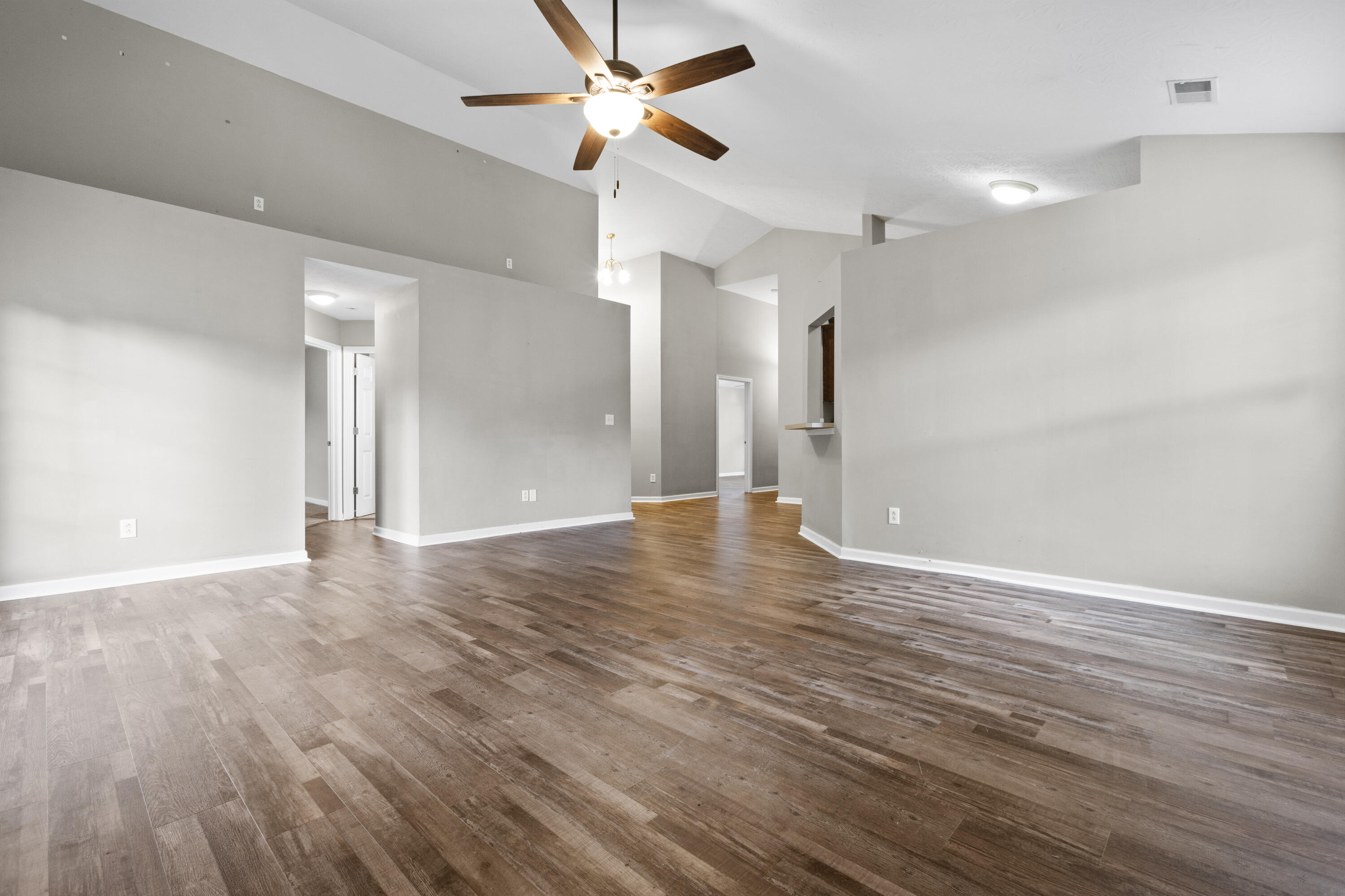 106 Final Turn Circle Property Photo 13