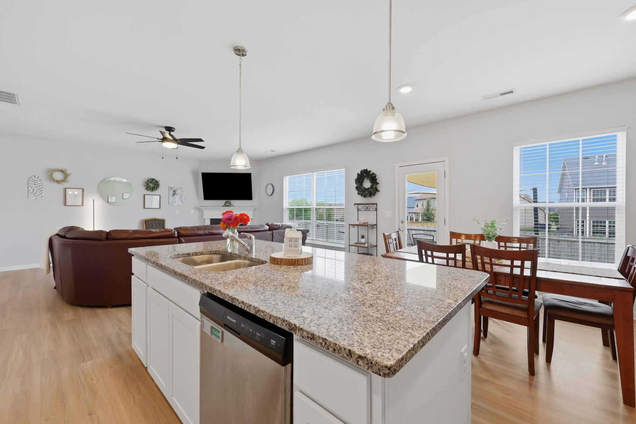 1556 Flemishbond Path Property Photo 7