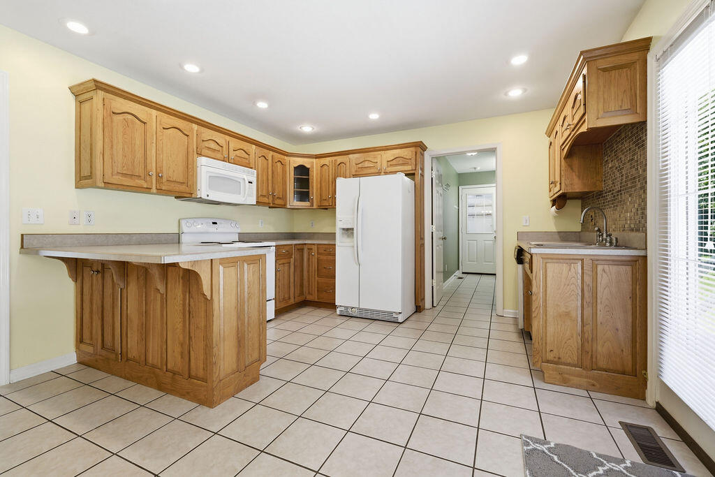 52 Cambridge Drive Property Photo 5