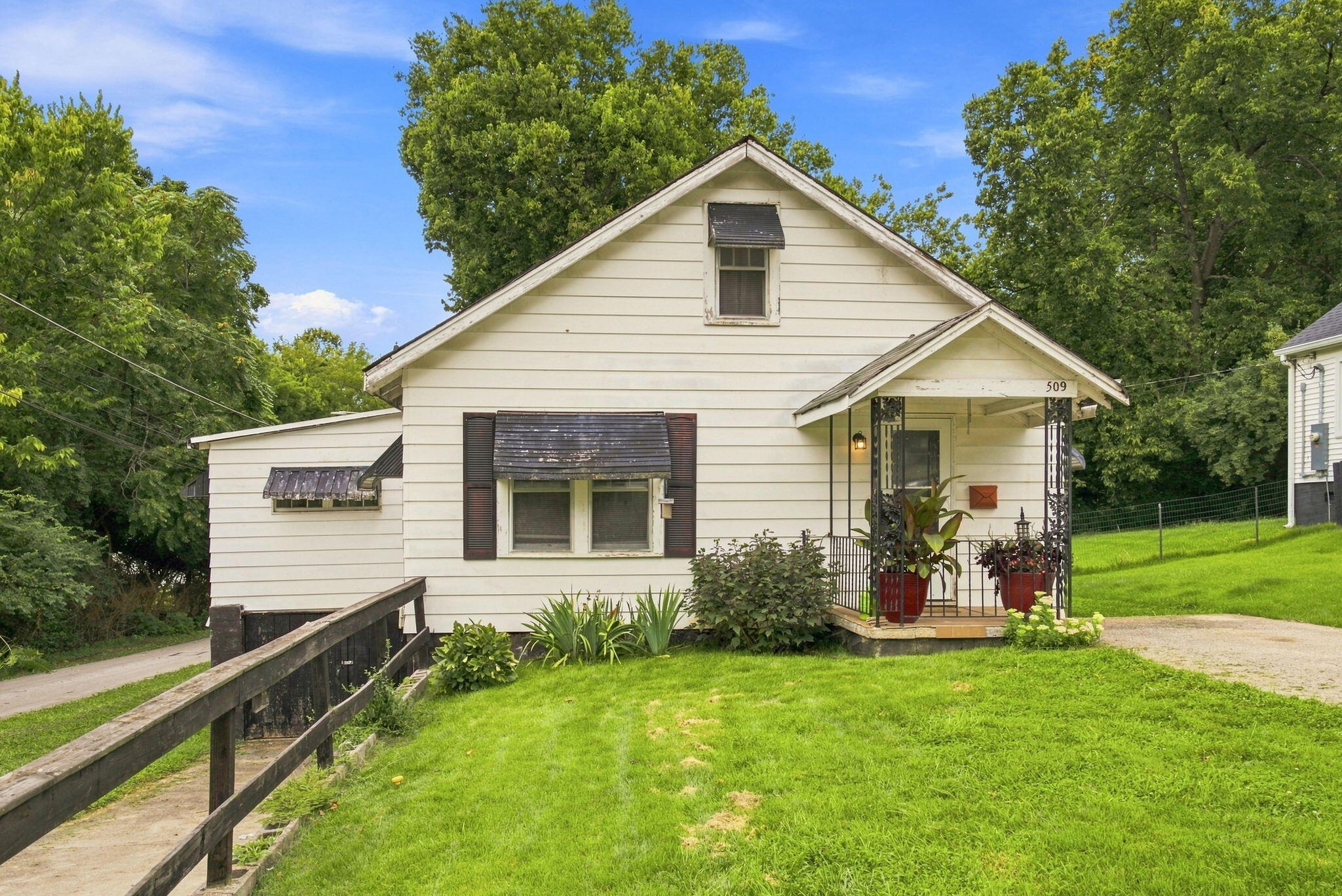 509 S Elmarch Avenue Property Photo 3