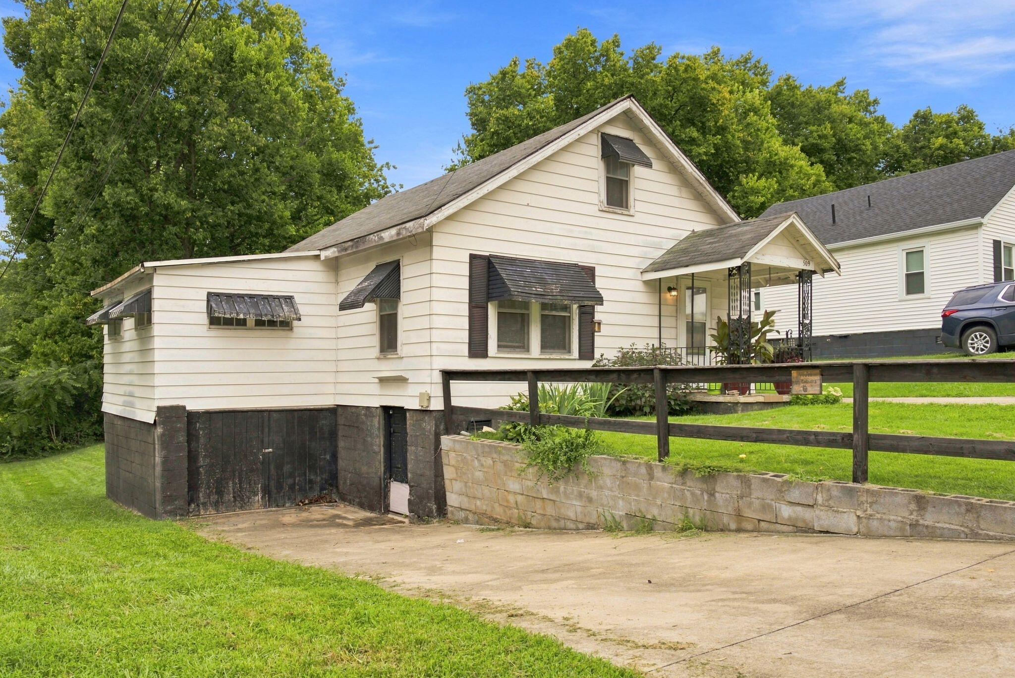 509 S Elmarch Avenue Property Photo 4