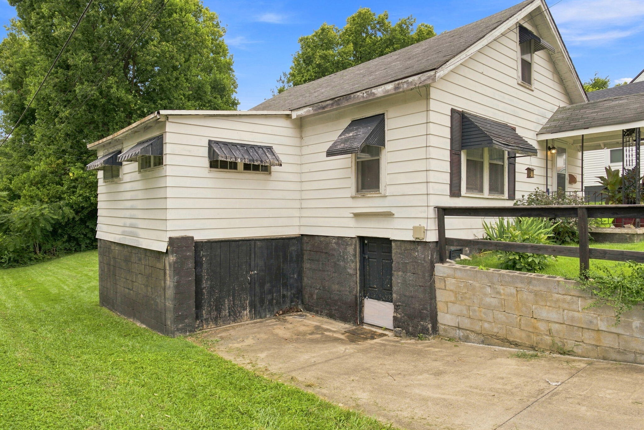 509 S Elmarch Avenue Property Photo 5