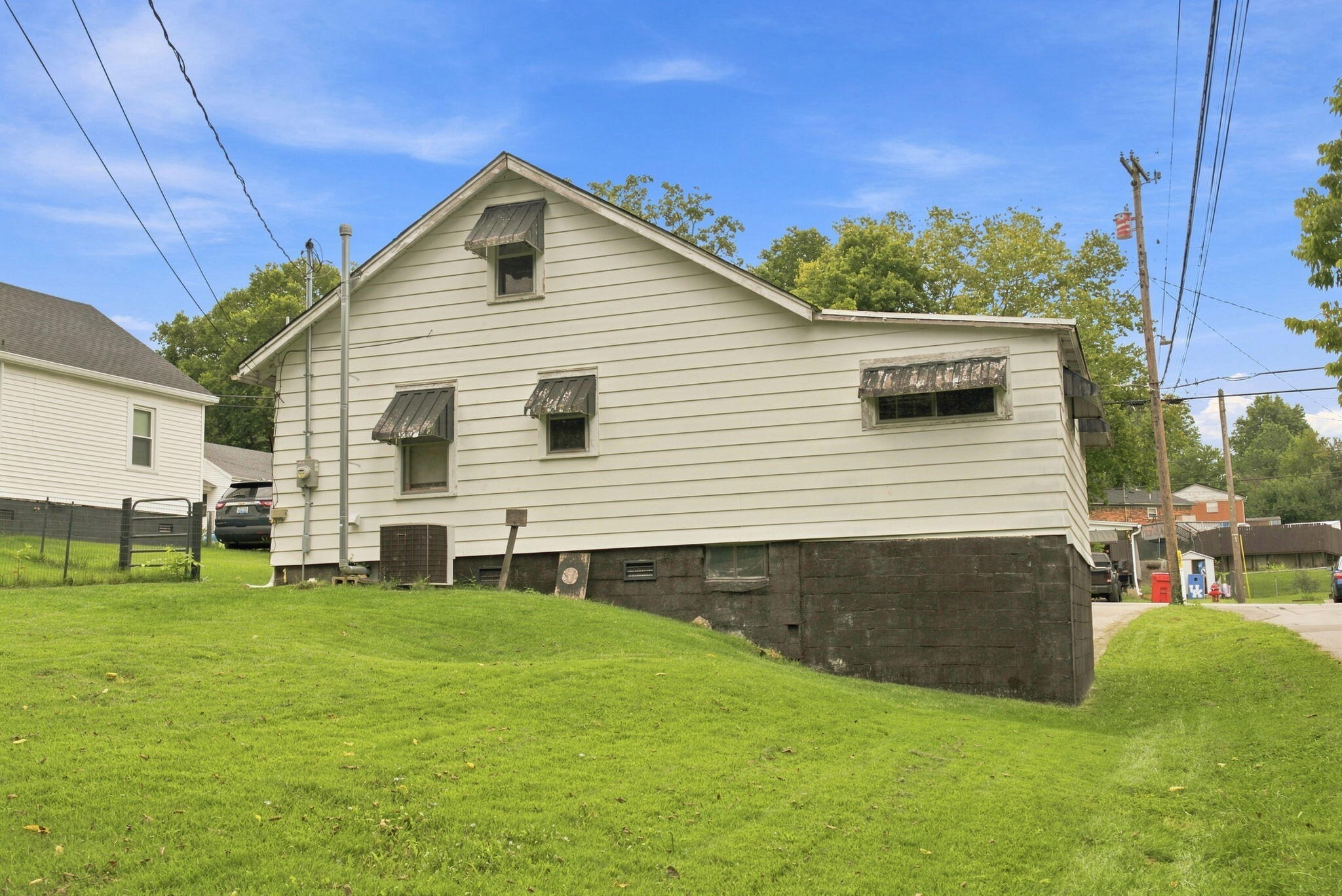 509 S Elmarch Avenue Property Photo 6