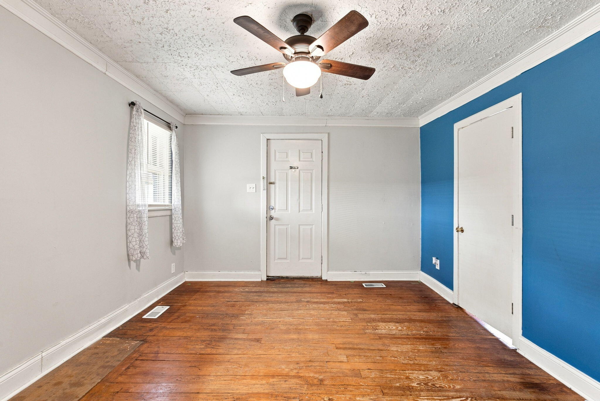 509 S Elmarch Avenue Property Photo 9