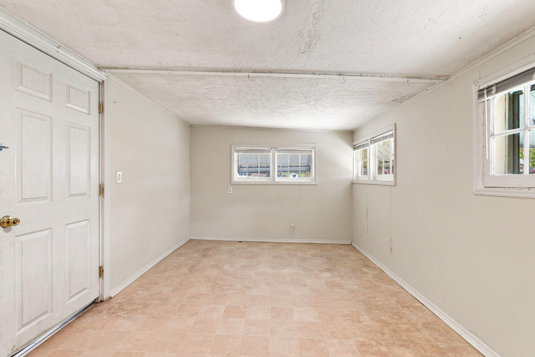509 S Elmarch Avenue Property Photo 18