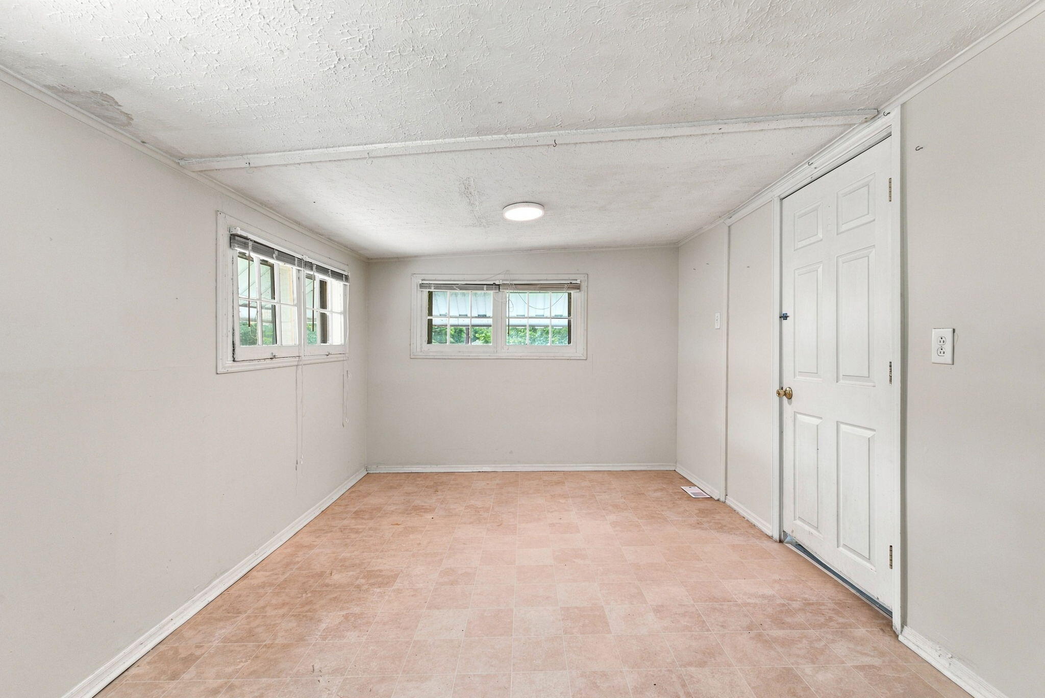 509 S Elmarch Avenue Property Photo 19