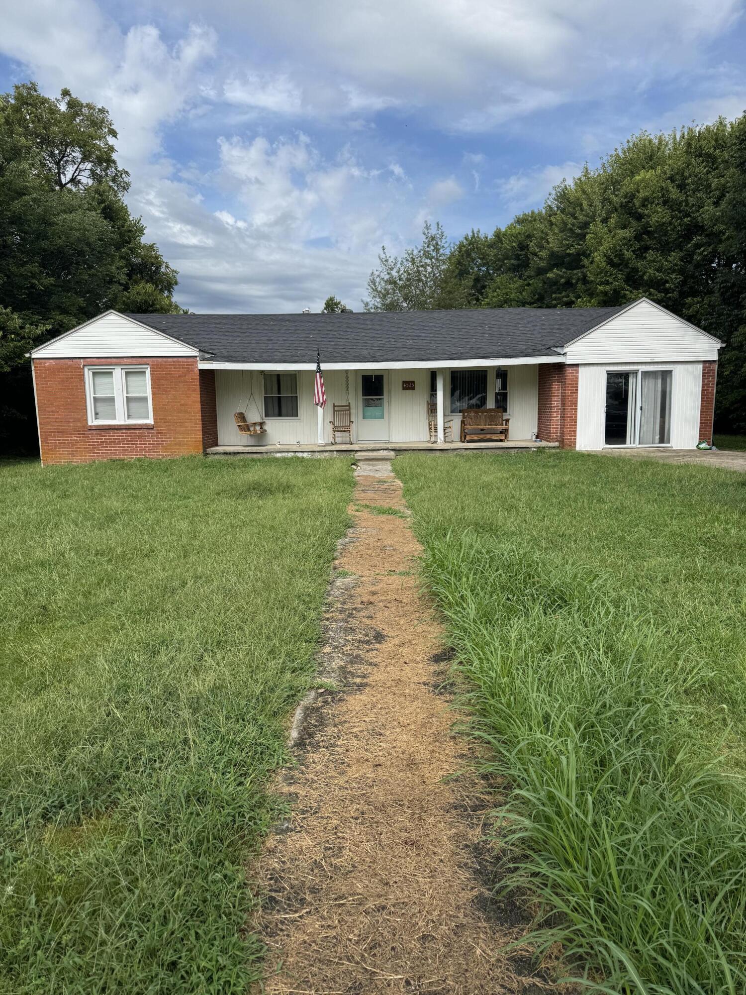 4525 Hustonville Road Property Photo 1
