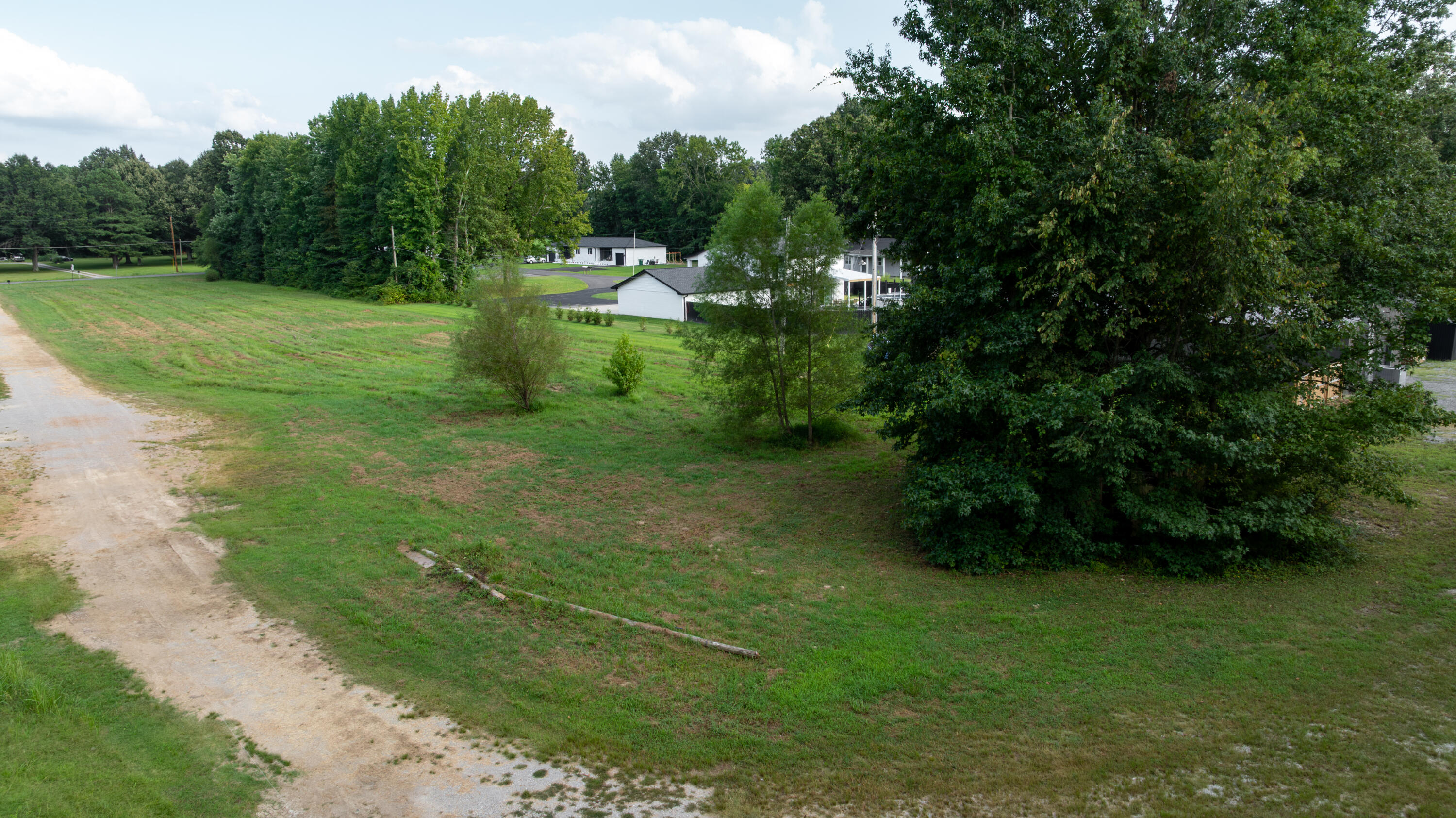 2755 Oaks Road Property Photo 11