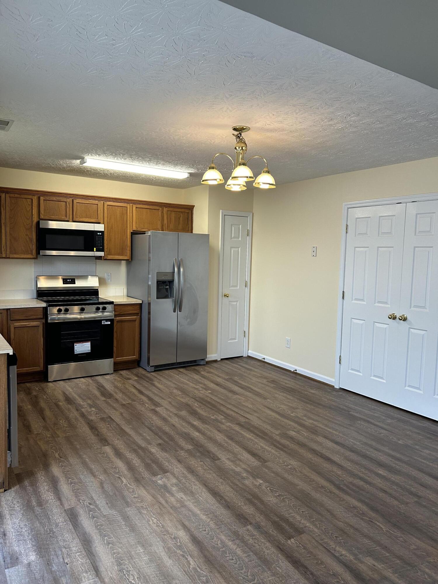 304 Newcastle Lane Property Photo 6