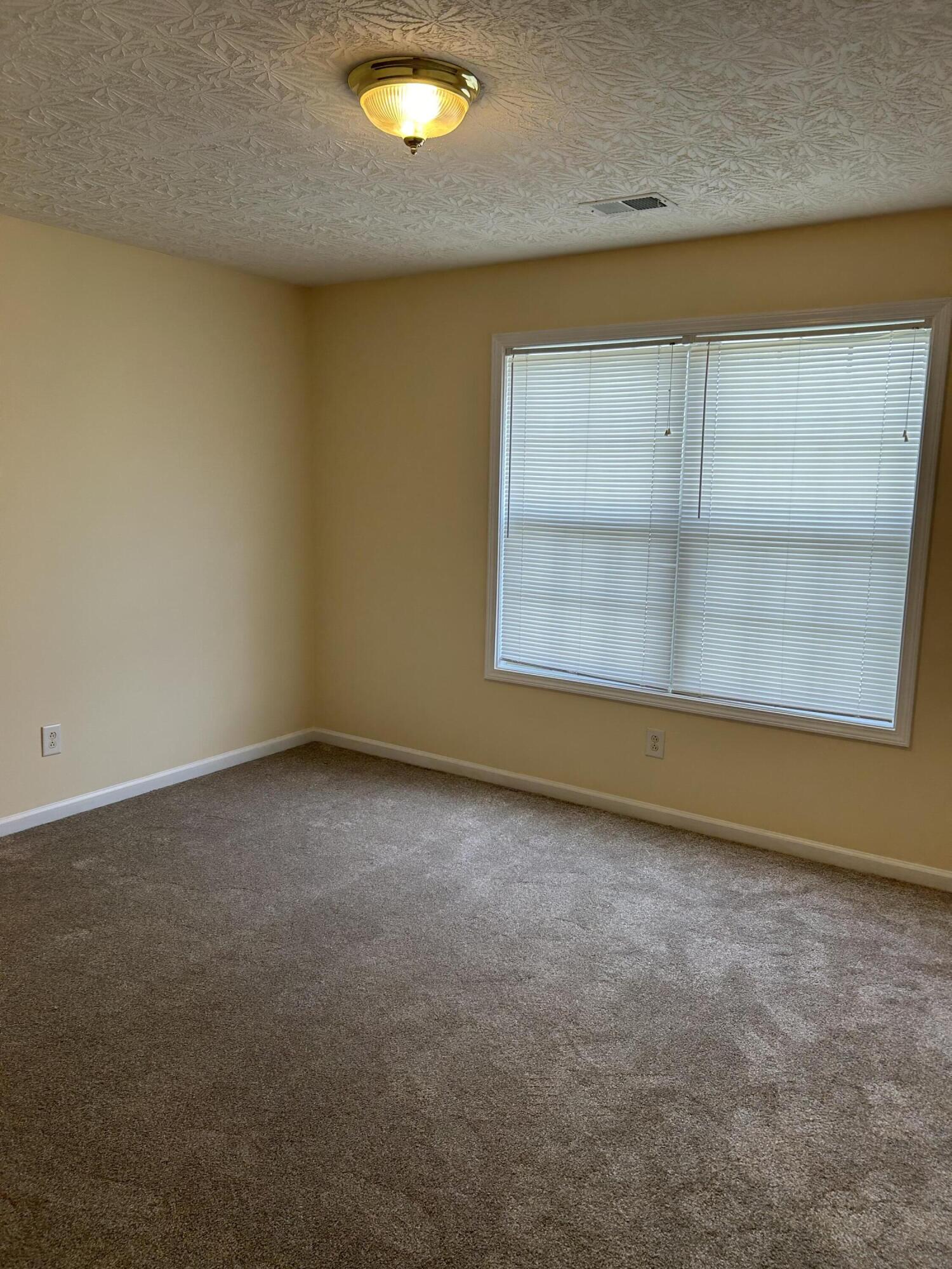 304 Newcastle Lane Property Photo 17