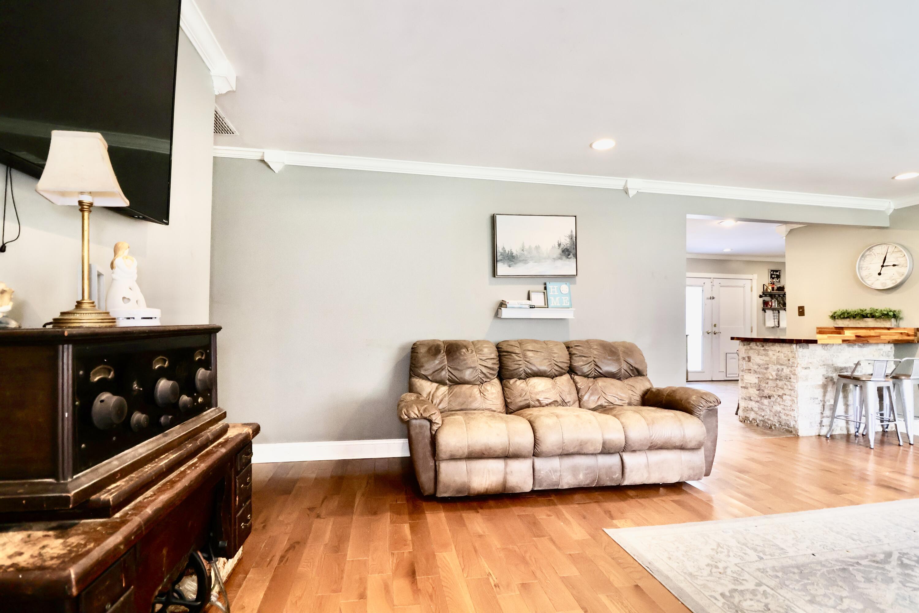 1900 Gatesborough Circle Property Photo 4