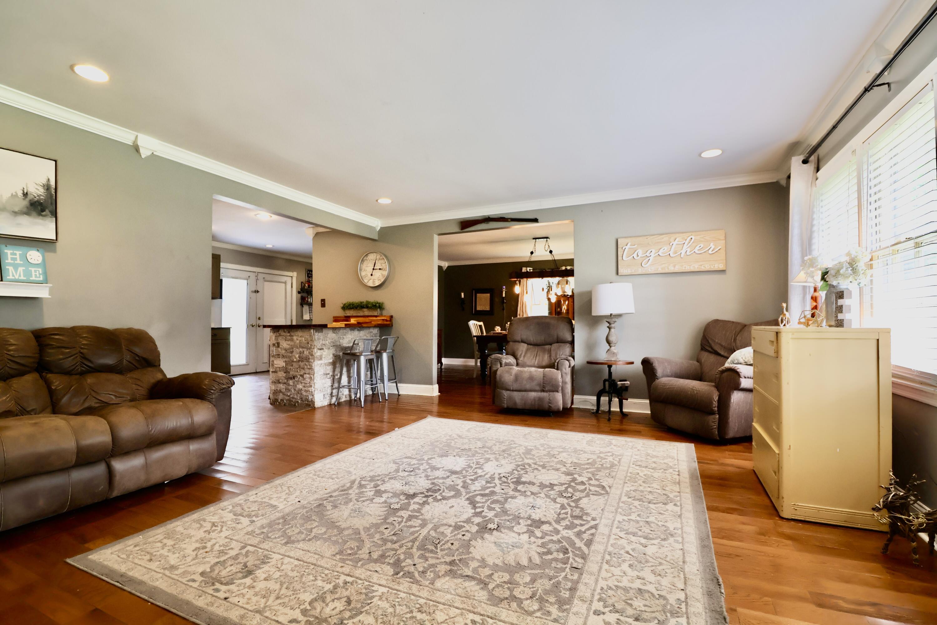1900 Gatesborough Circle Property Photo 5