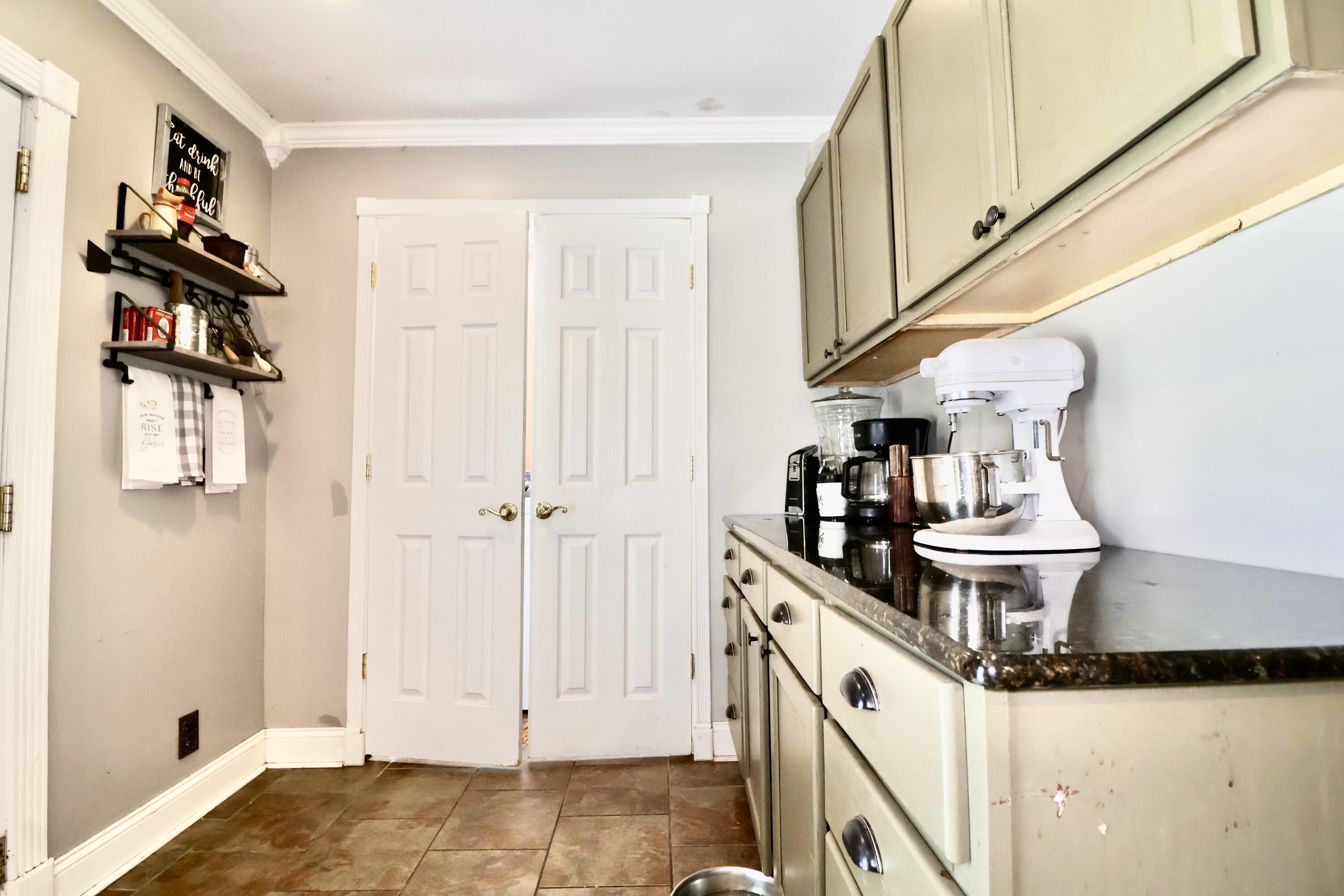 1900 Gatesborough Circle Property Photo 10