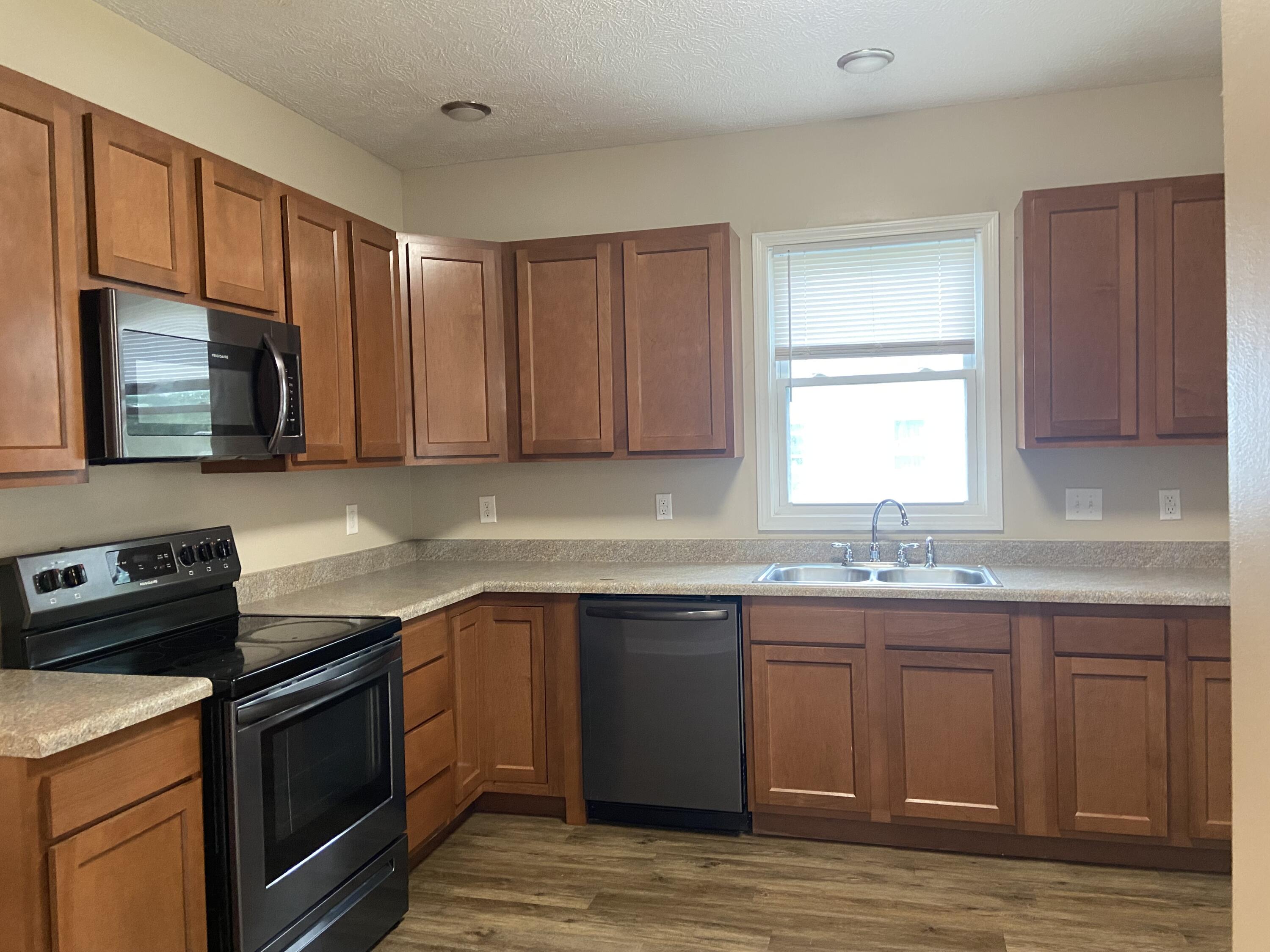 2916 Bath Avenue Property Photo 9
