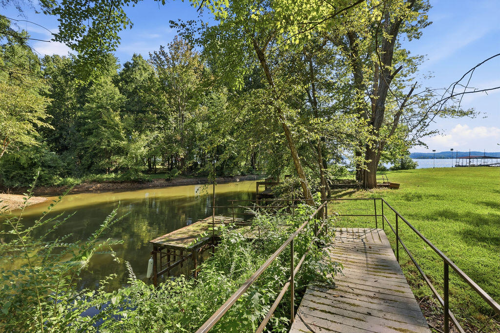 258 Waterway Trail Property Photo 3