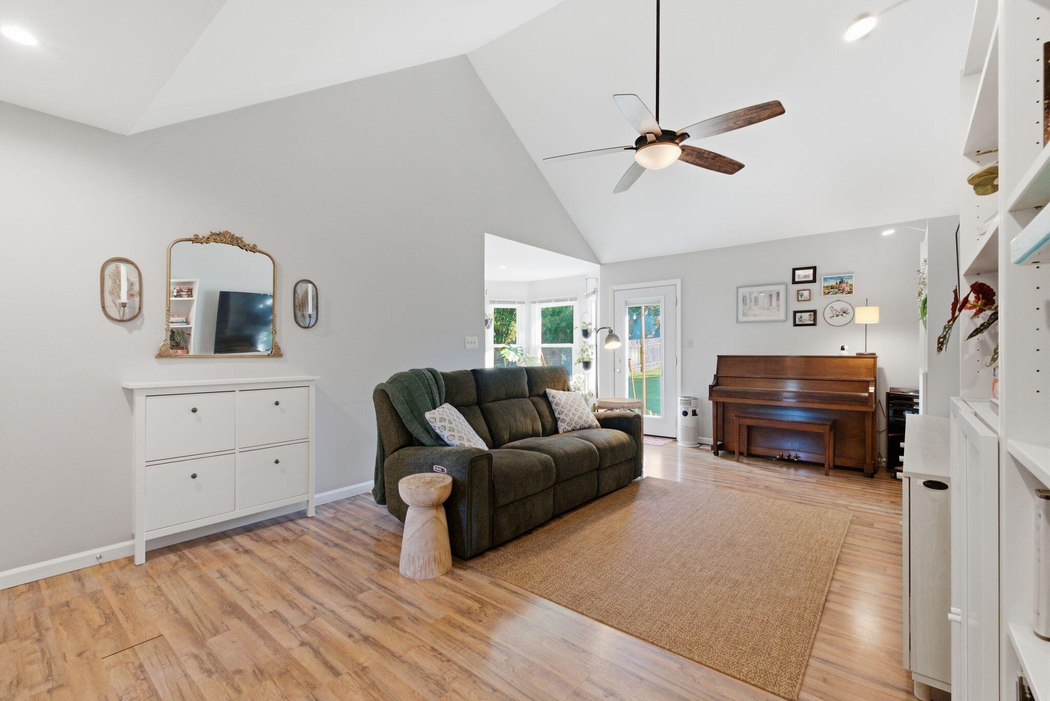 1168 Bay Meadows Drive Property Photo 9