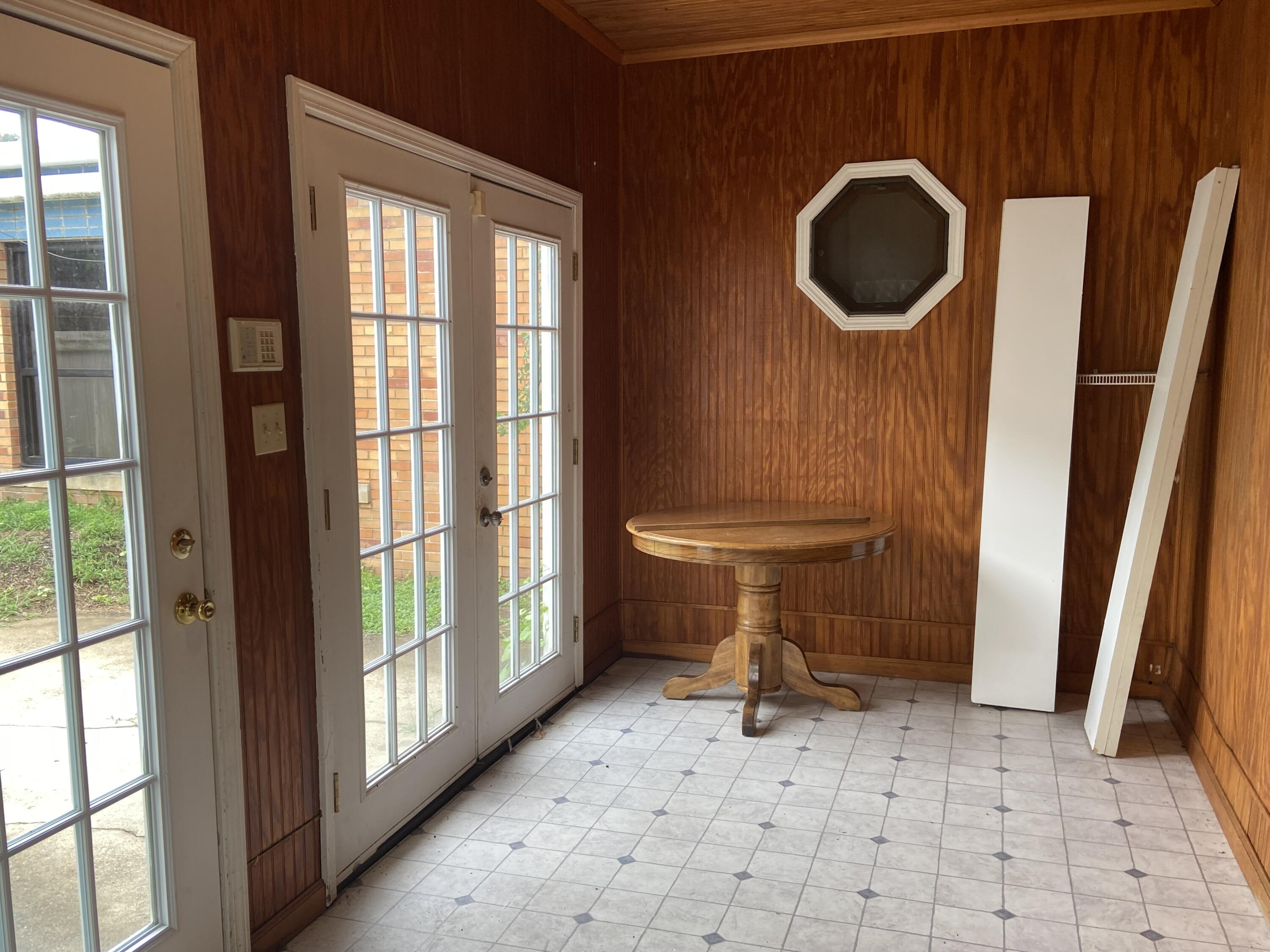 2912 Bath Avenue Property Photo 12