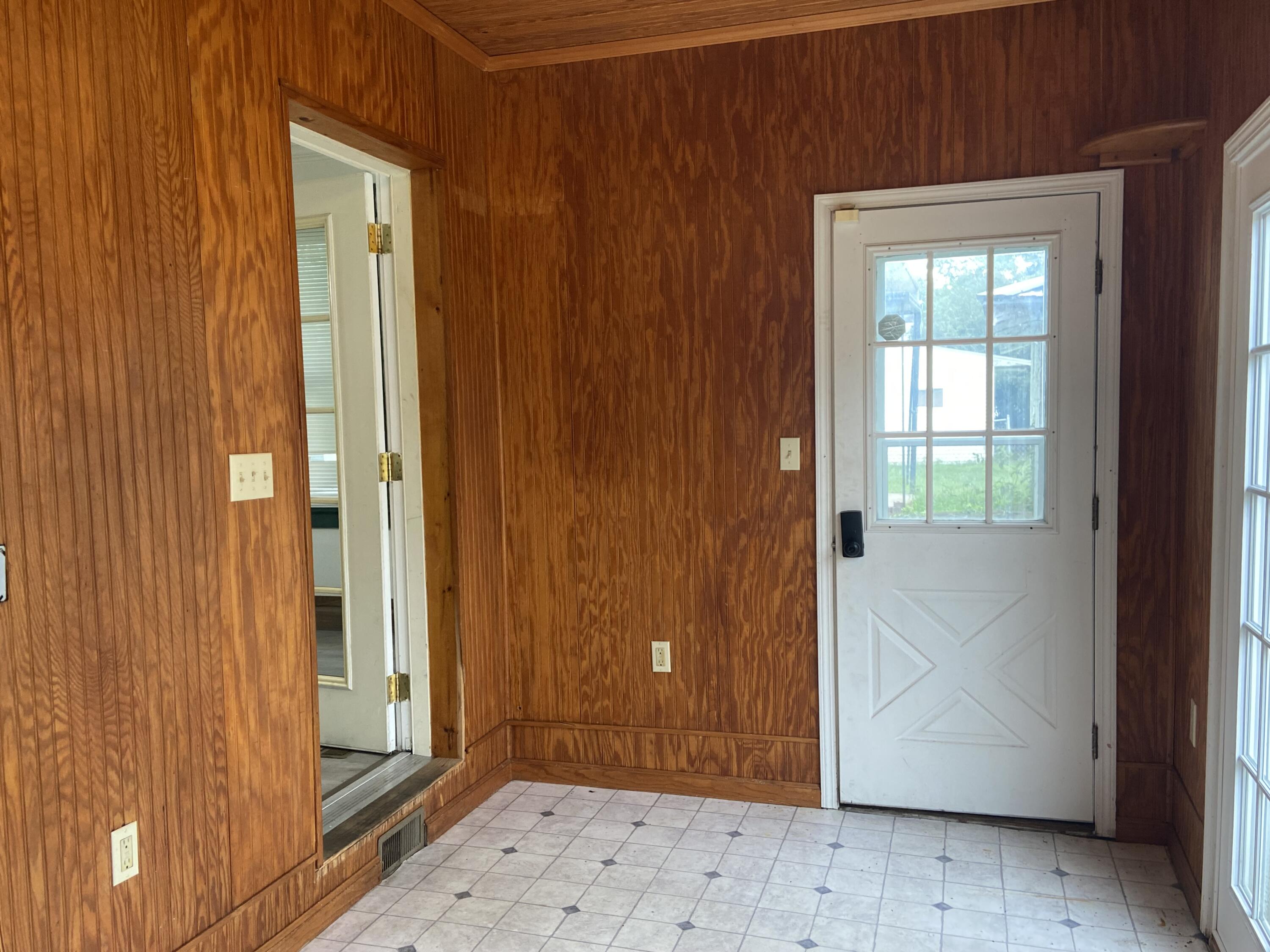2912 Bath Avenue Property Photo 13