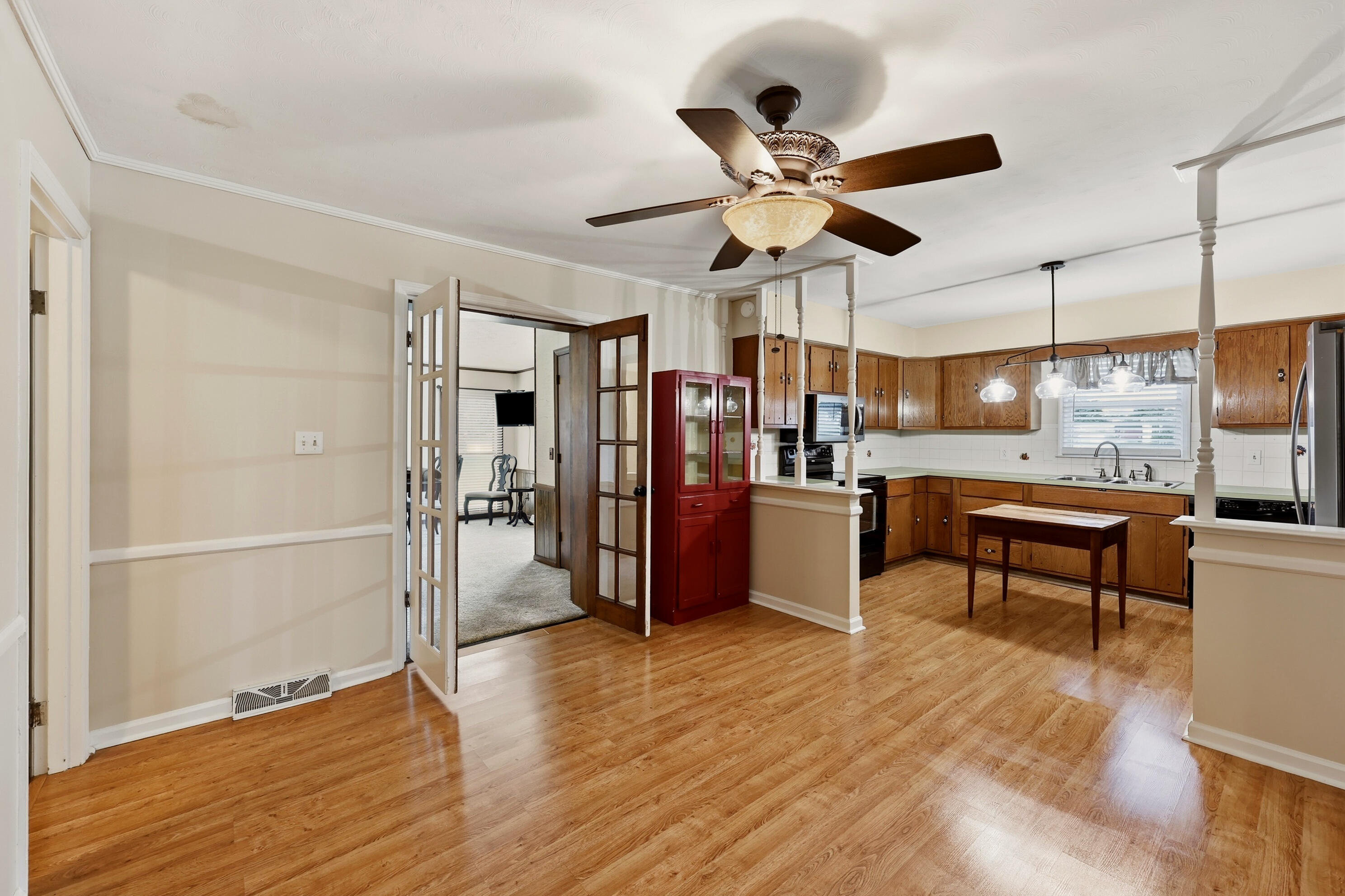 627 Greenbriar Drive Property Photo 9