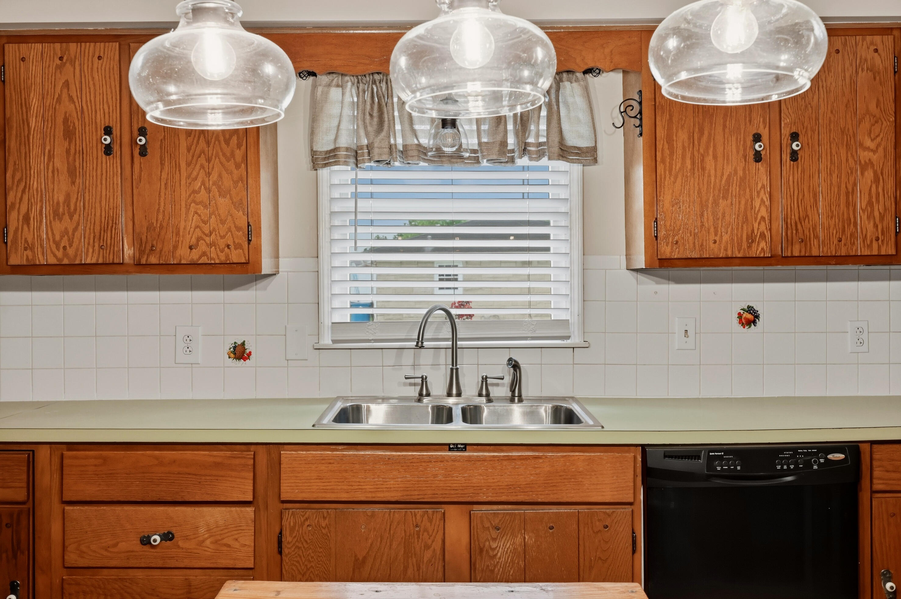 627 Greenbriar Drive Property Photo 13