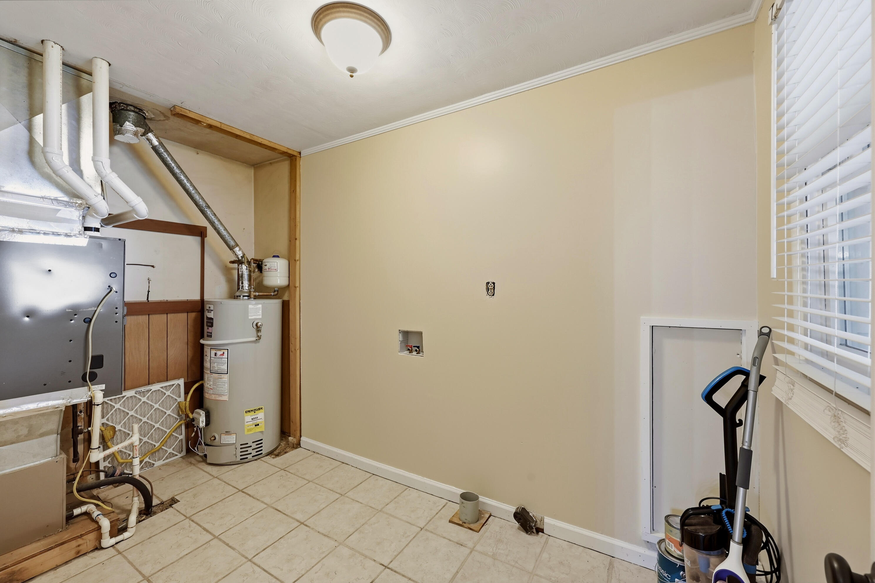 627 Greenbriar Drive Property Photo 17