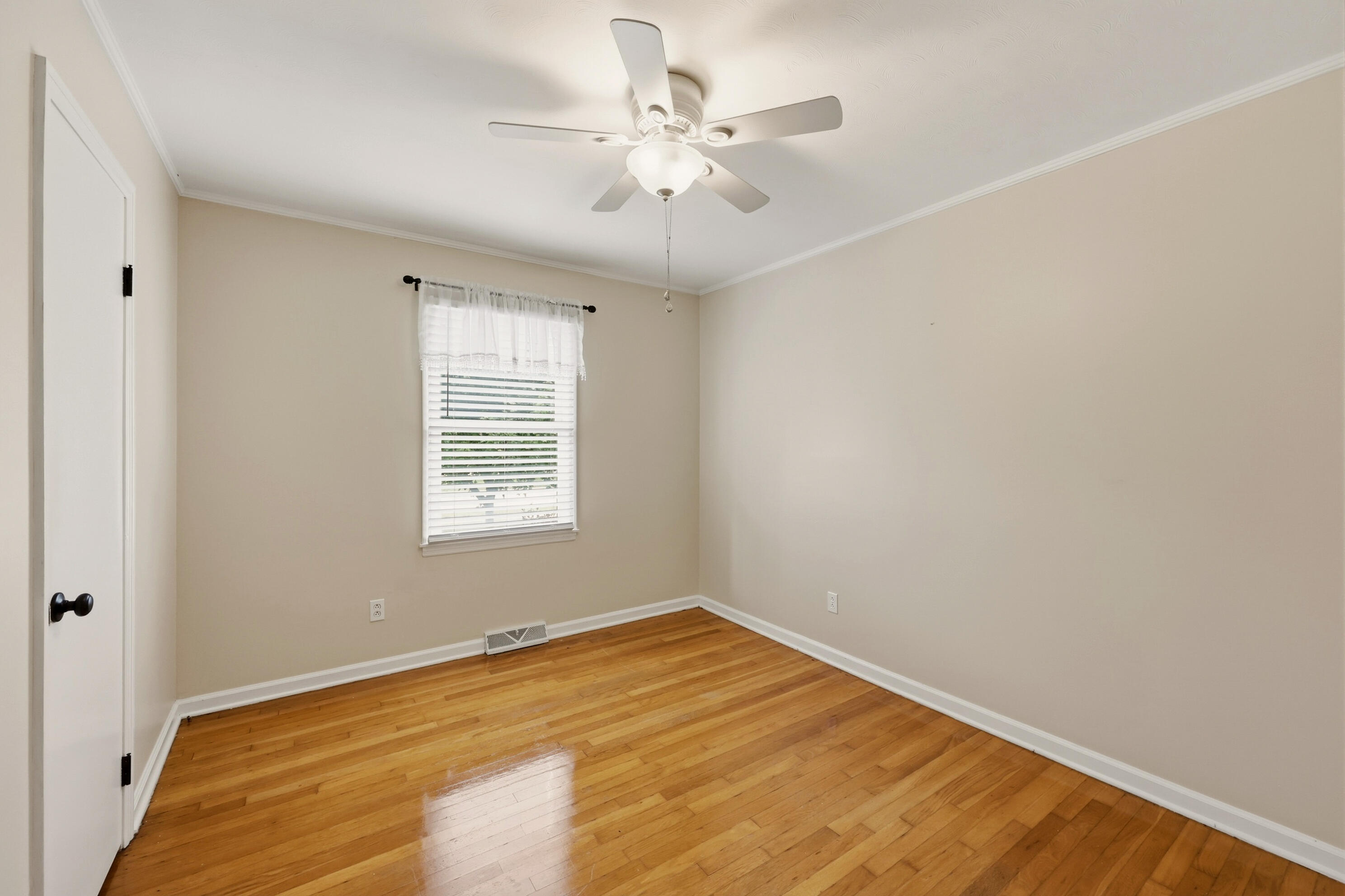 627 Greenbriar Drive Property Photo 22