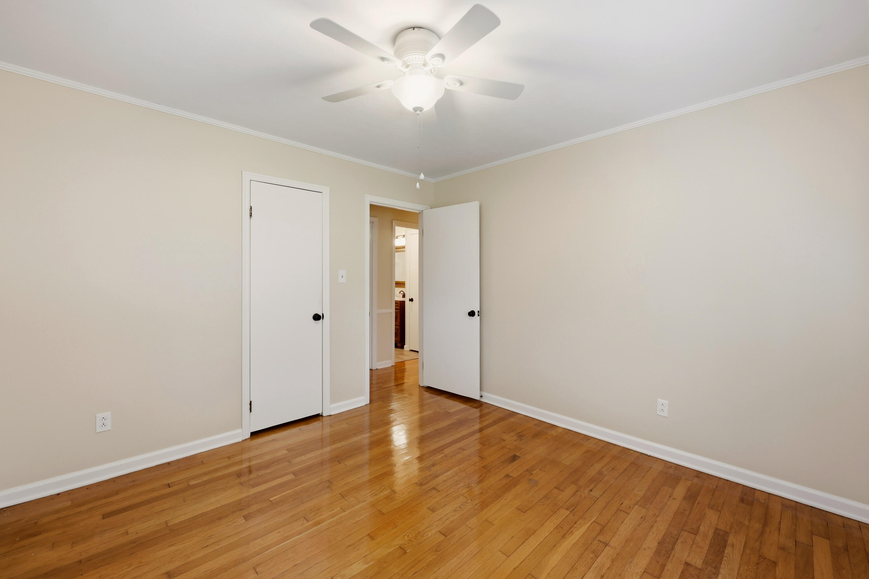 627 Greenbriar Drive Property Photo 26