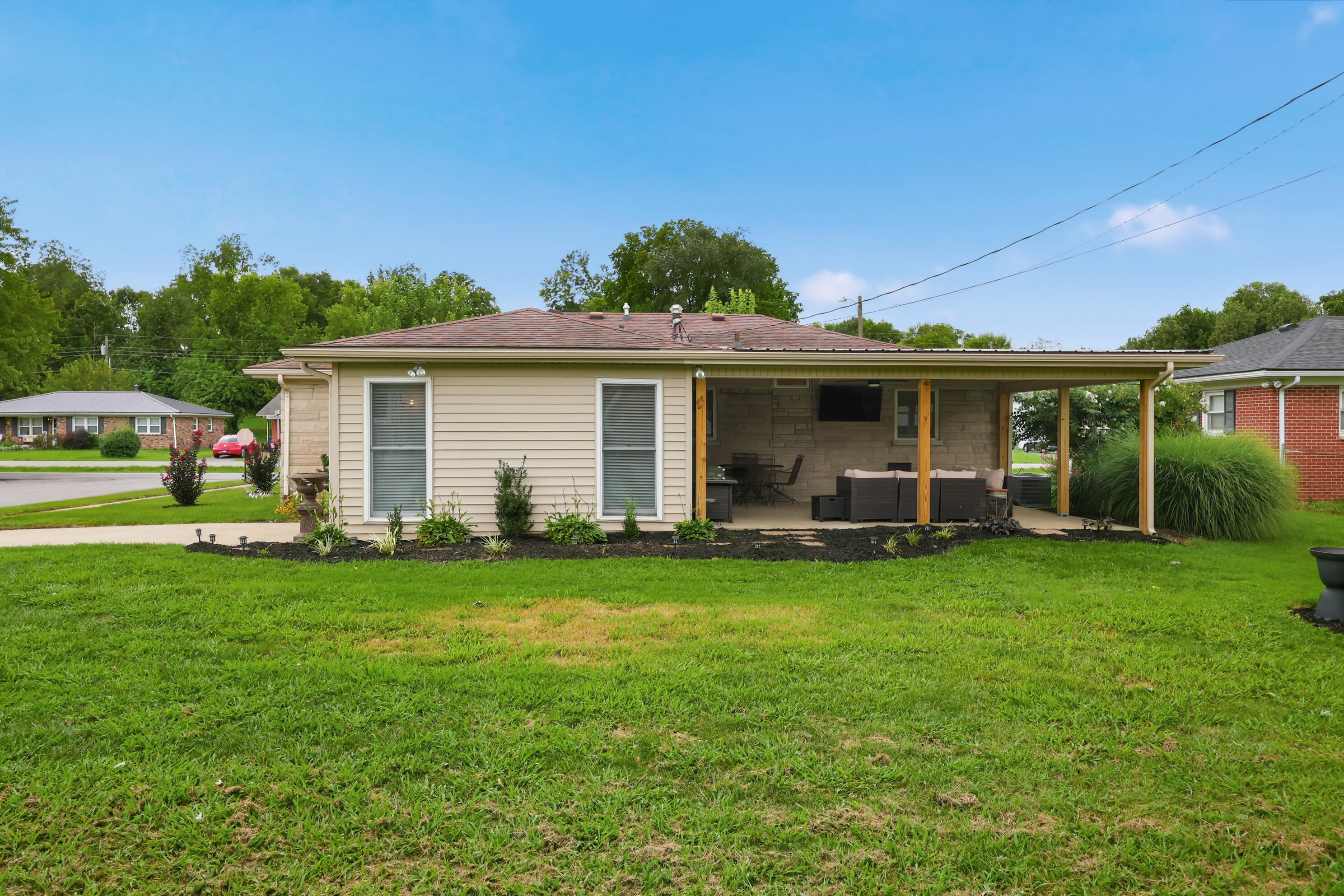 627 Greenbriar Drive Property Photo 32