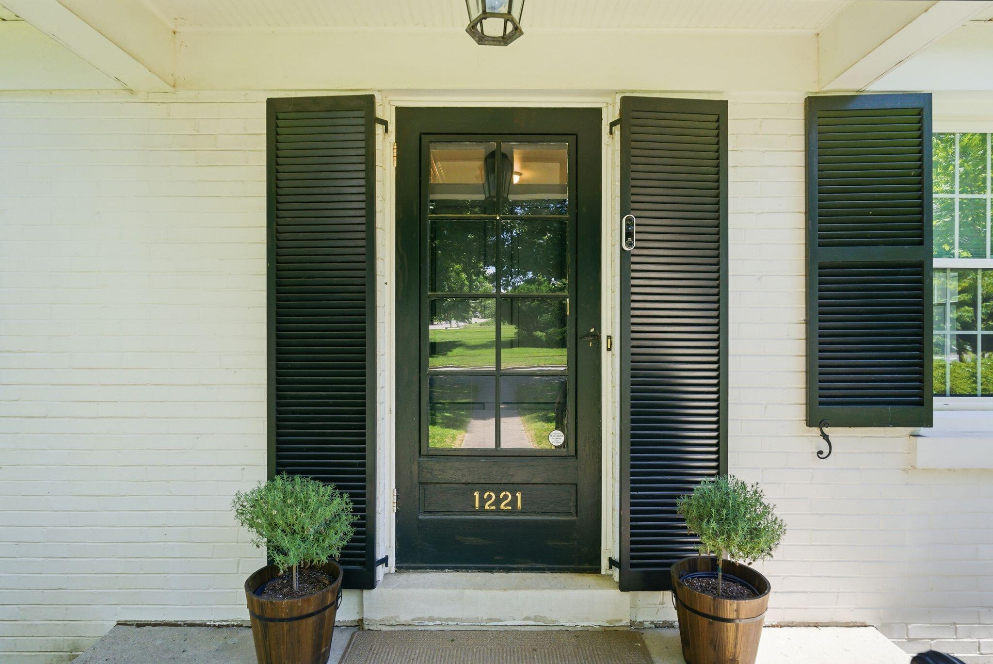 1221 Providence Lane Property Photo 4