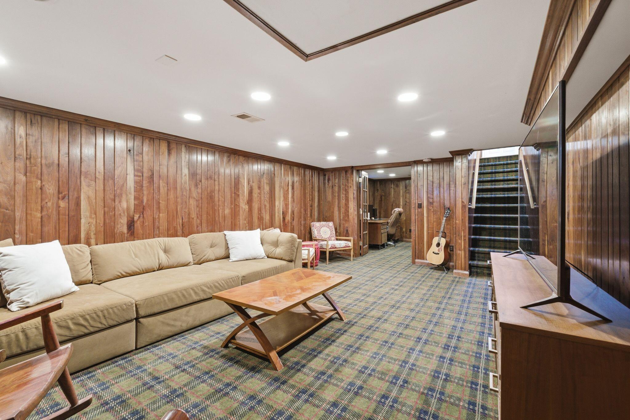 1221 Providence Lane Property Photo 34